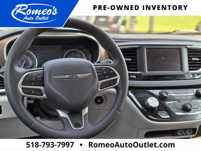 2023 Chrysler Voyager LX