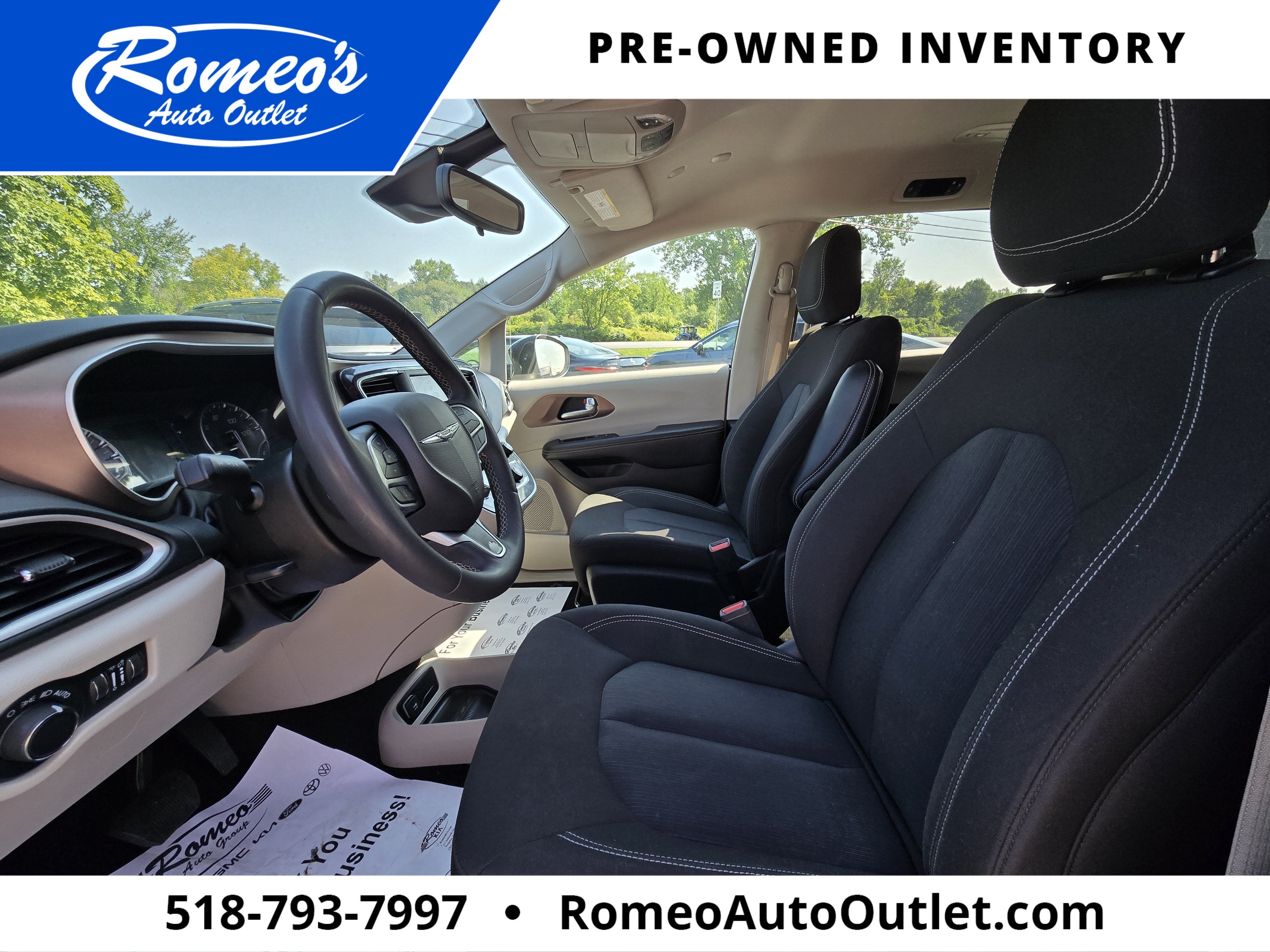 2023 Chrysler Voyager LX