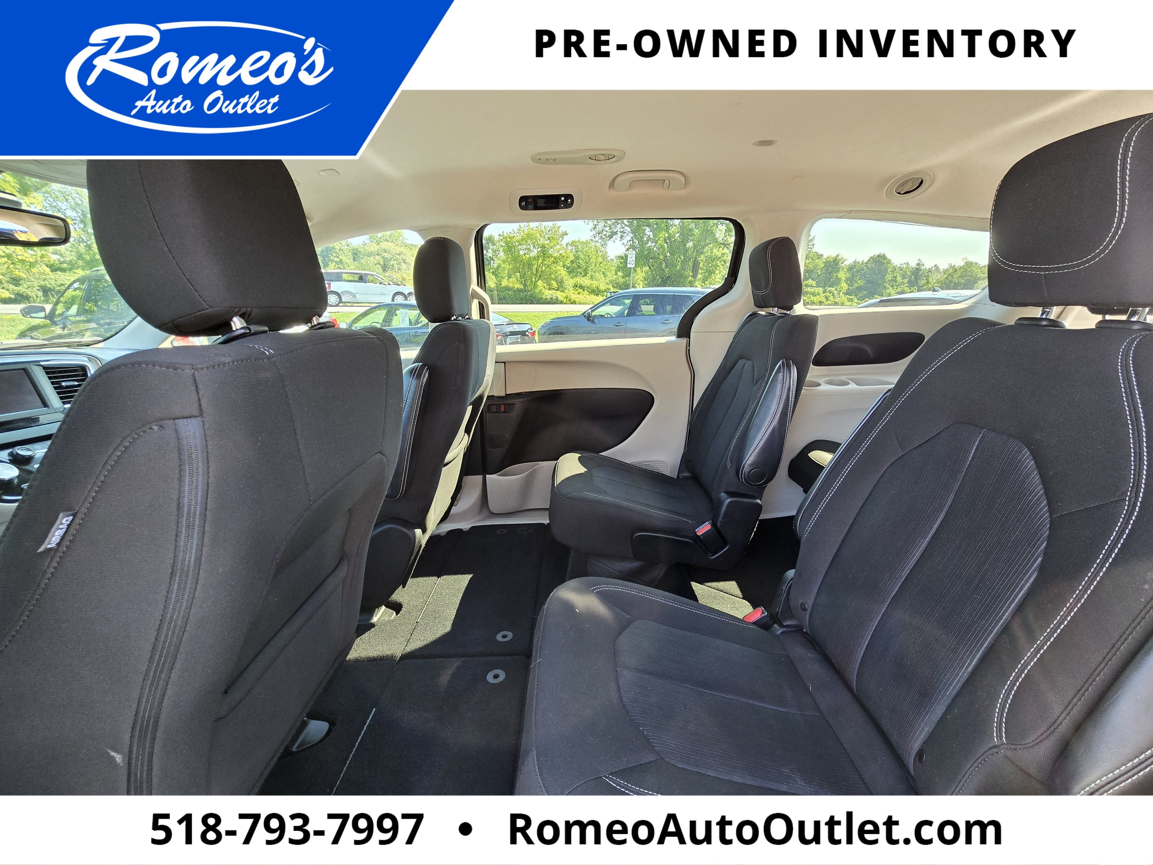 2023 Chrysler Voyager LX