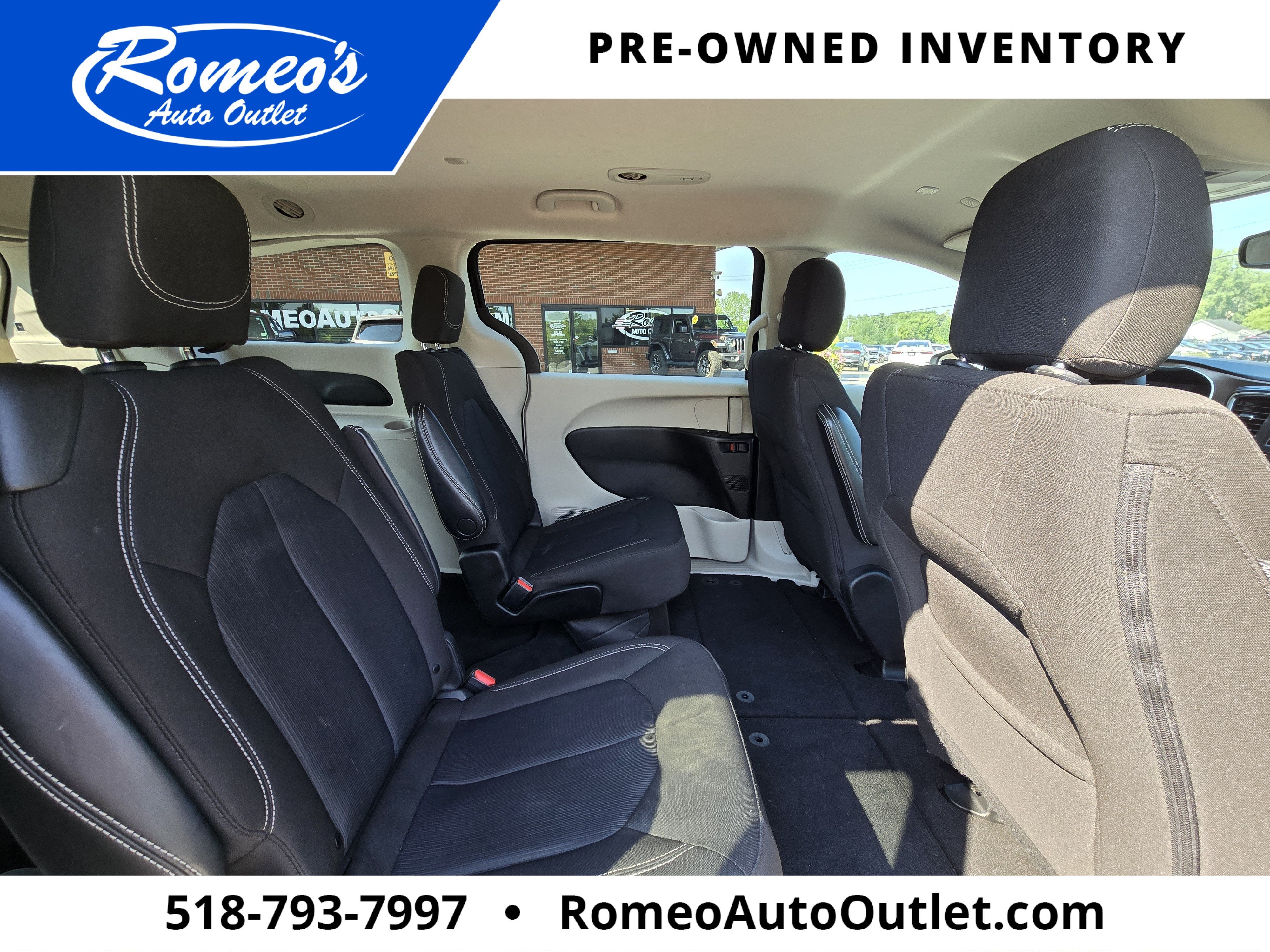2023 Chrysler Voyager LX
