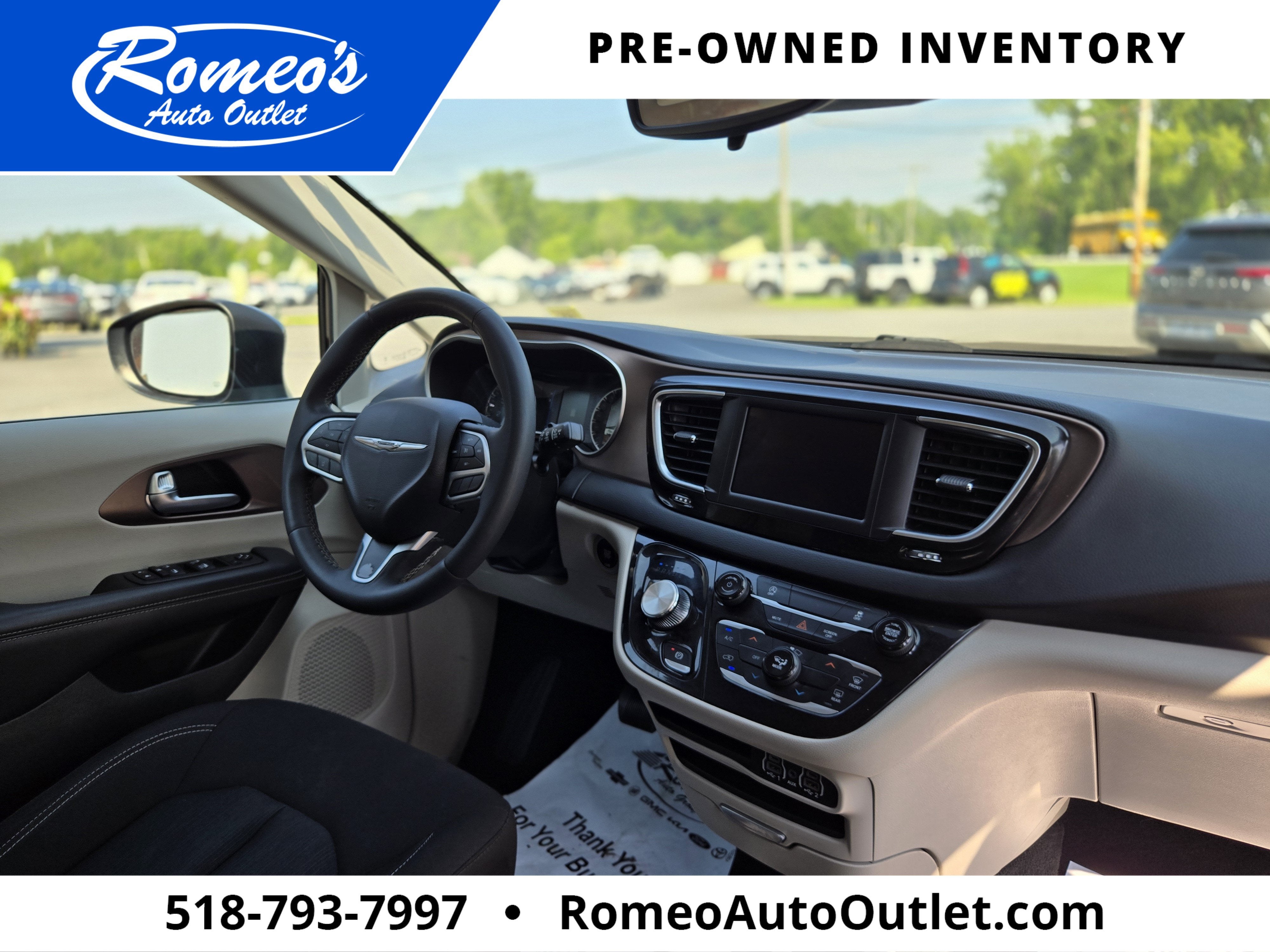 2023 Chrysler Voyager LX