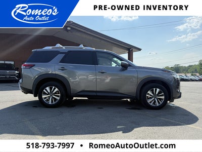 2022 Nissan Pathfinder SL