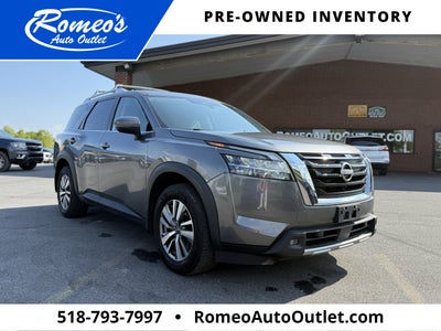 2022 Nissan Pathfinder SL