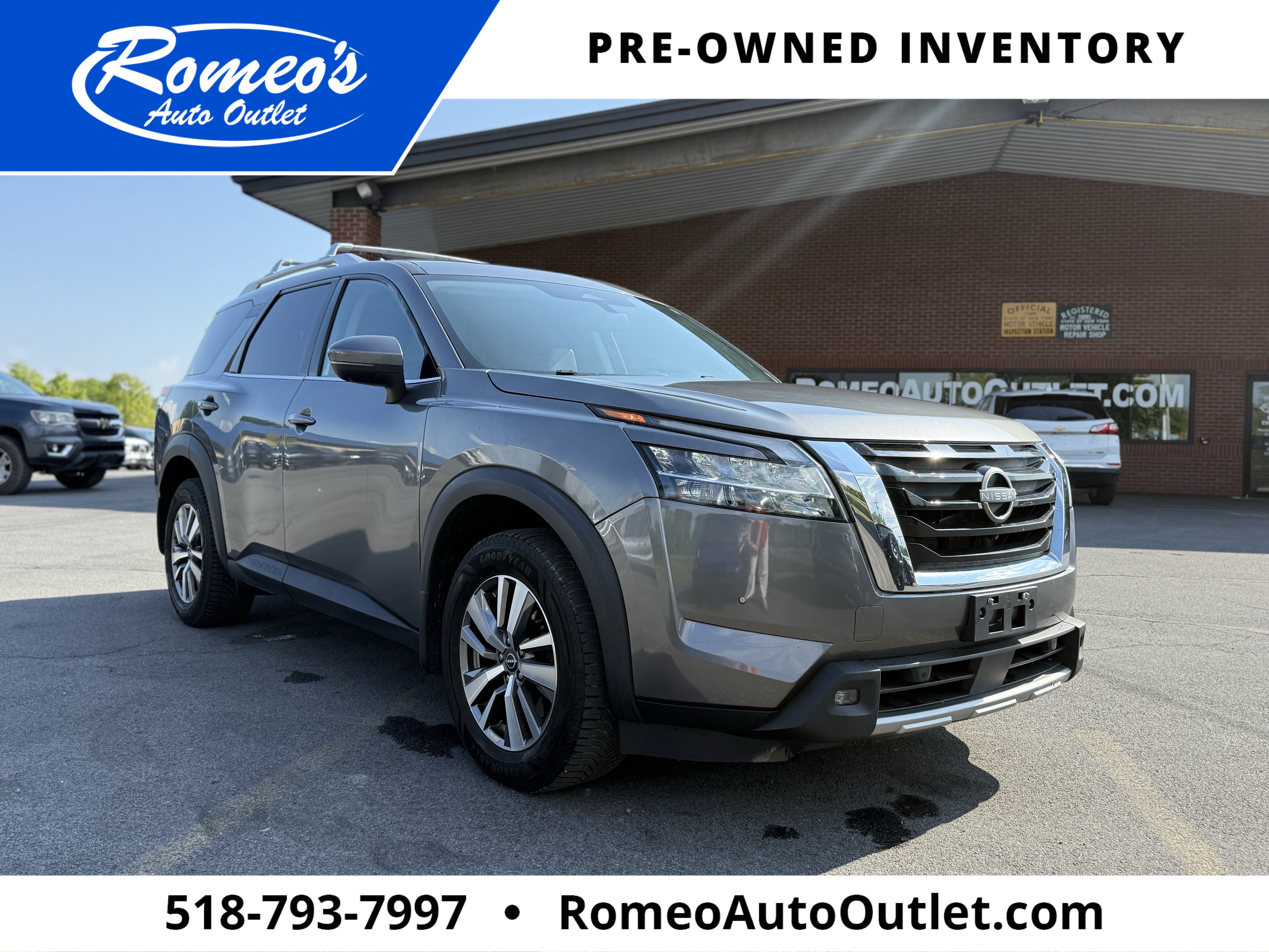 2022 Nissan Pathfinder SL