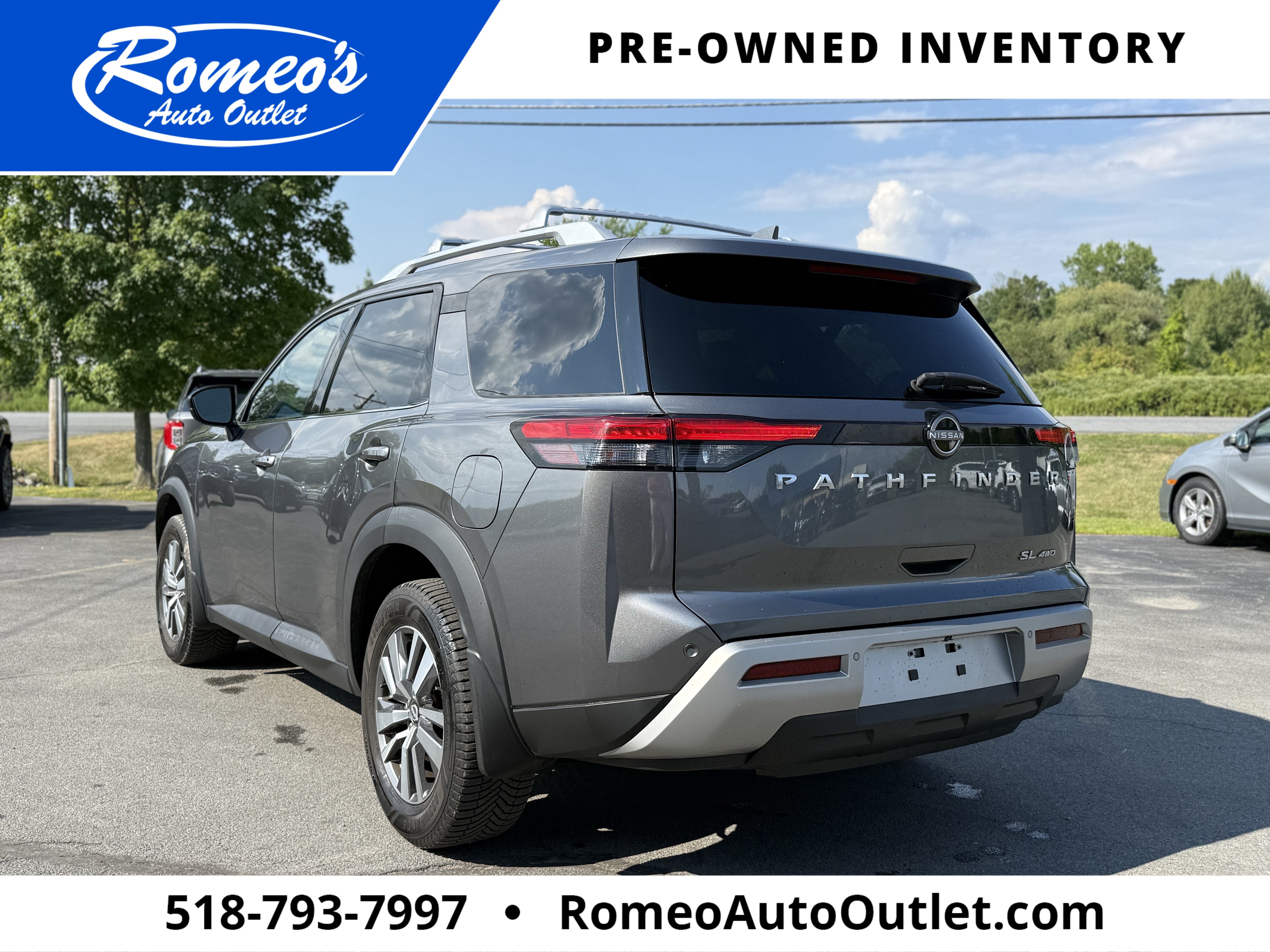 2022 Nissan Pathfinder SL