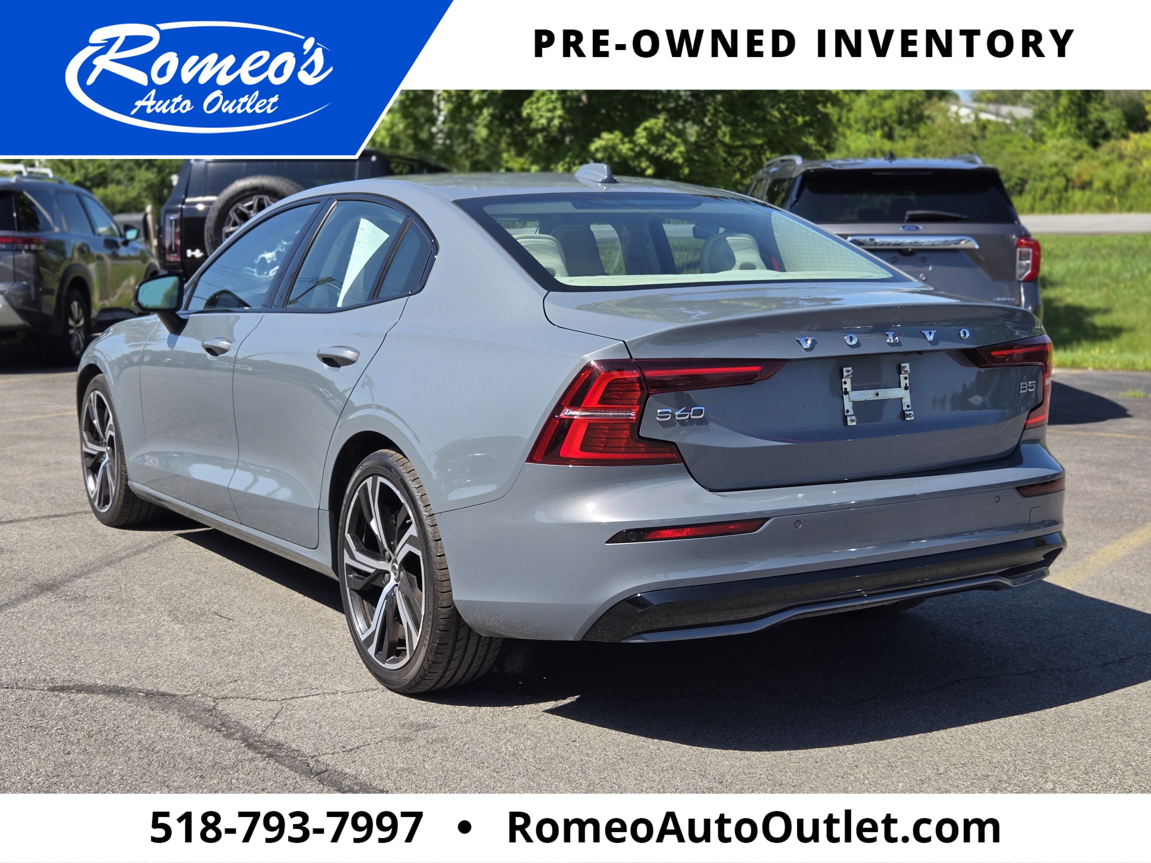2024 Volvo S60 B5 Core Dark Theme
