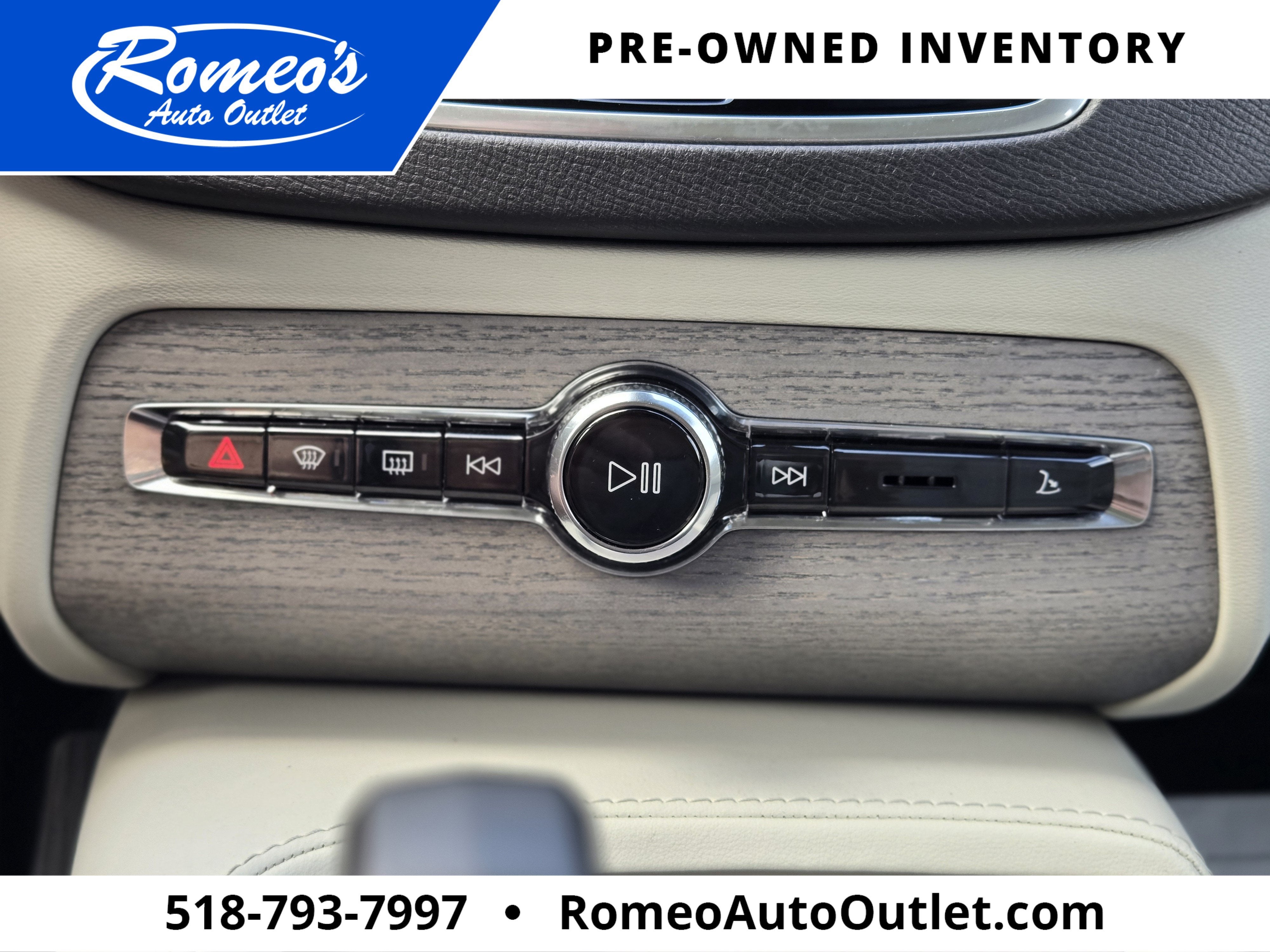 2024 Volvo XC90 B6 Plus Bright Theme 6-Seater