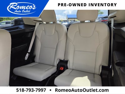 2024 Volvo XC90 B6 Plus Bright Theme 6-Seater