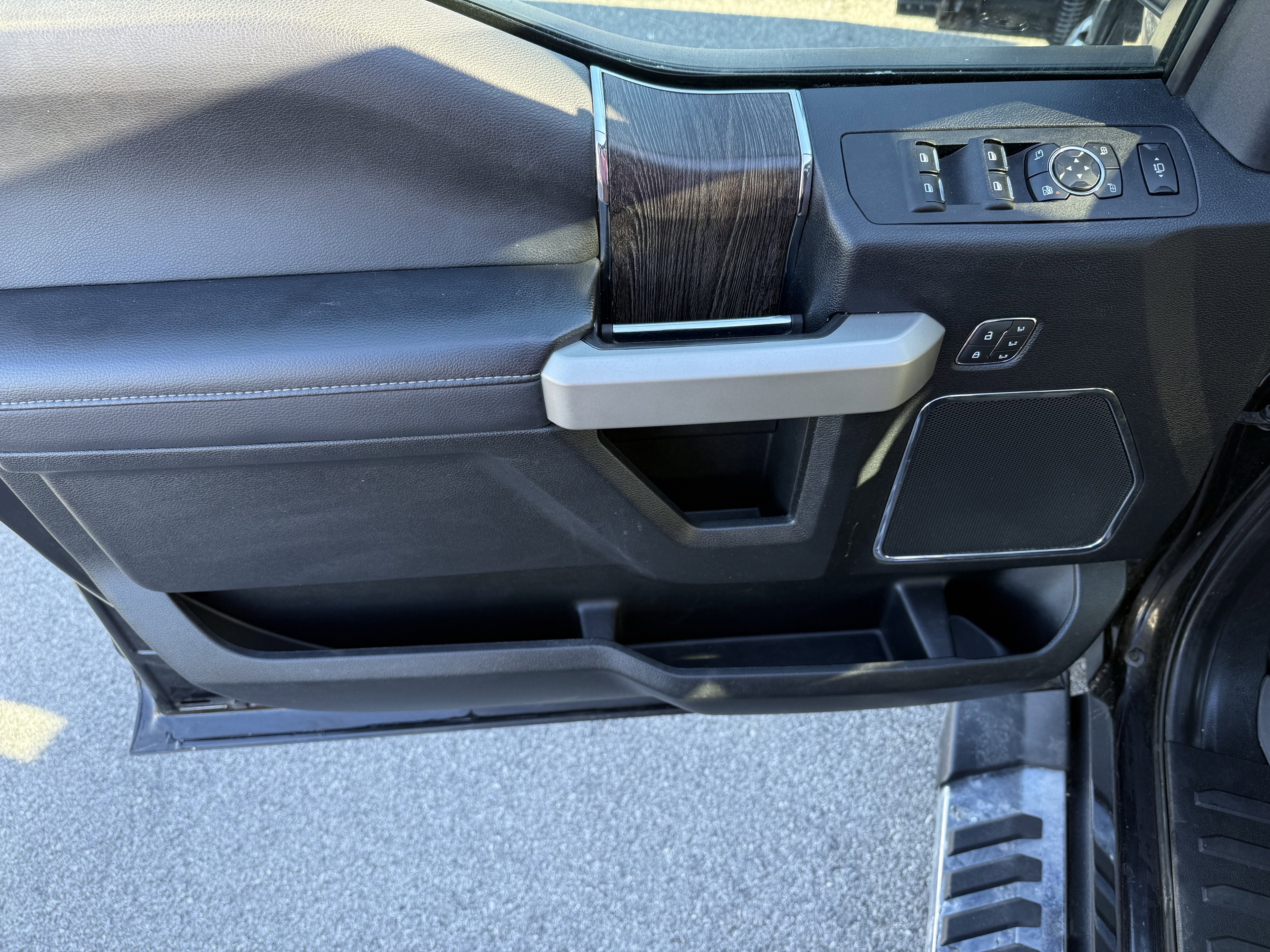 2020 Ford F-350SD Lariat w/ 8.6ft FISHER XLS PLOW