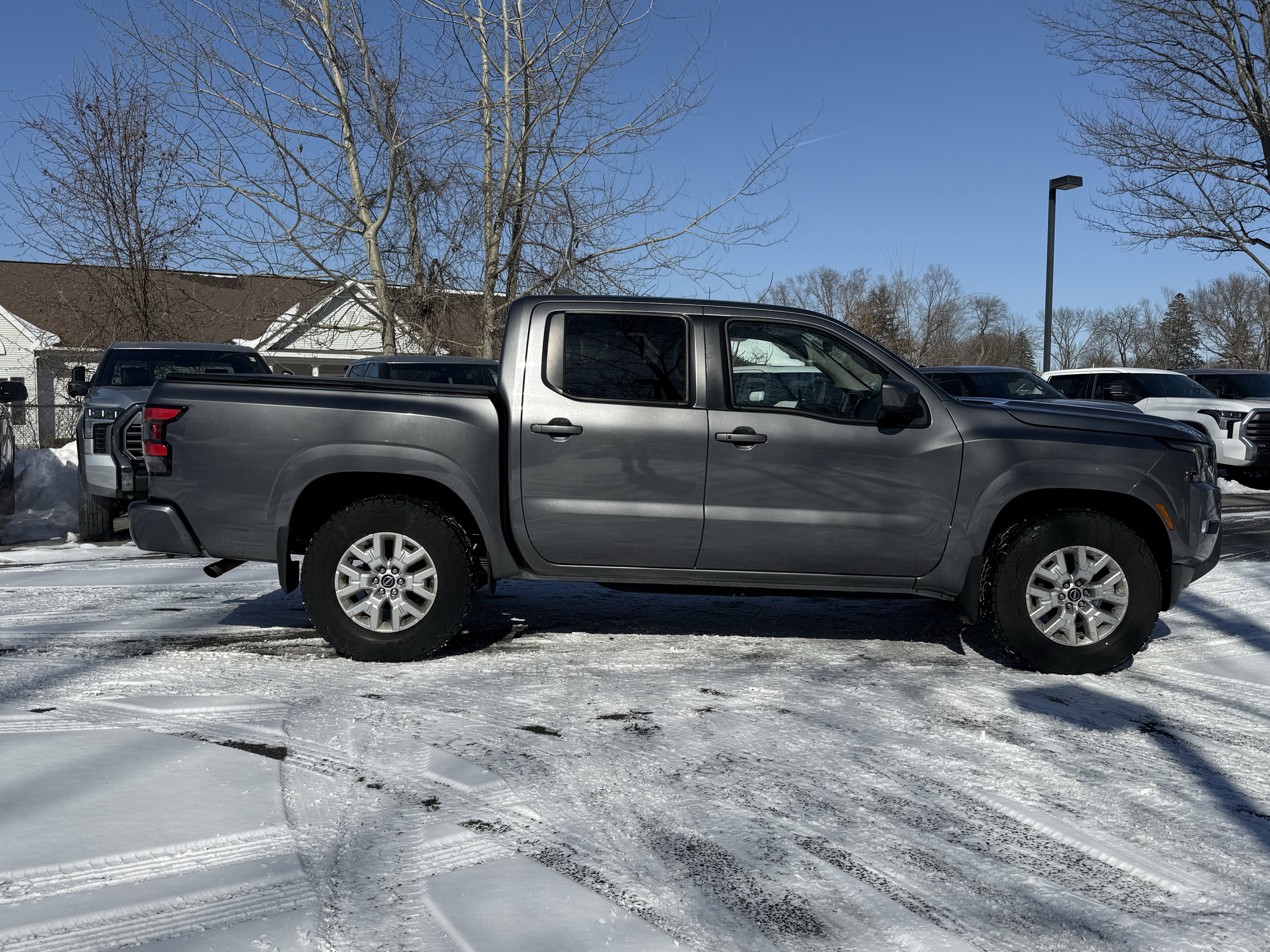 2022 Nissan Frontier SV