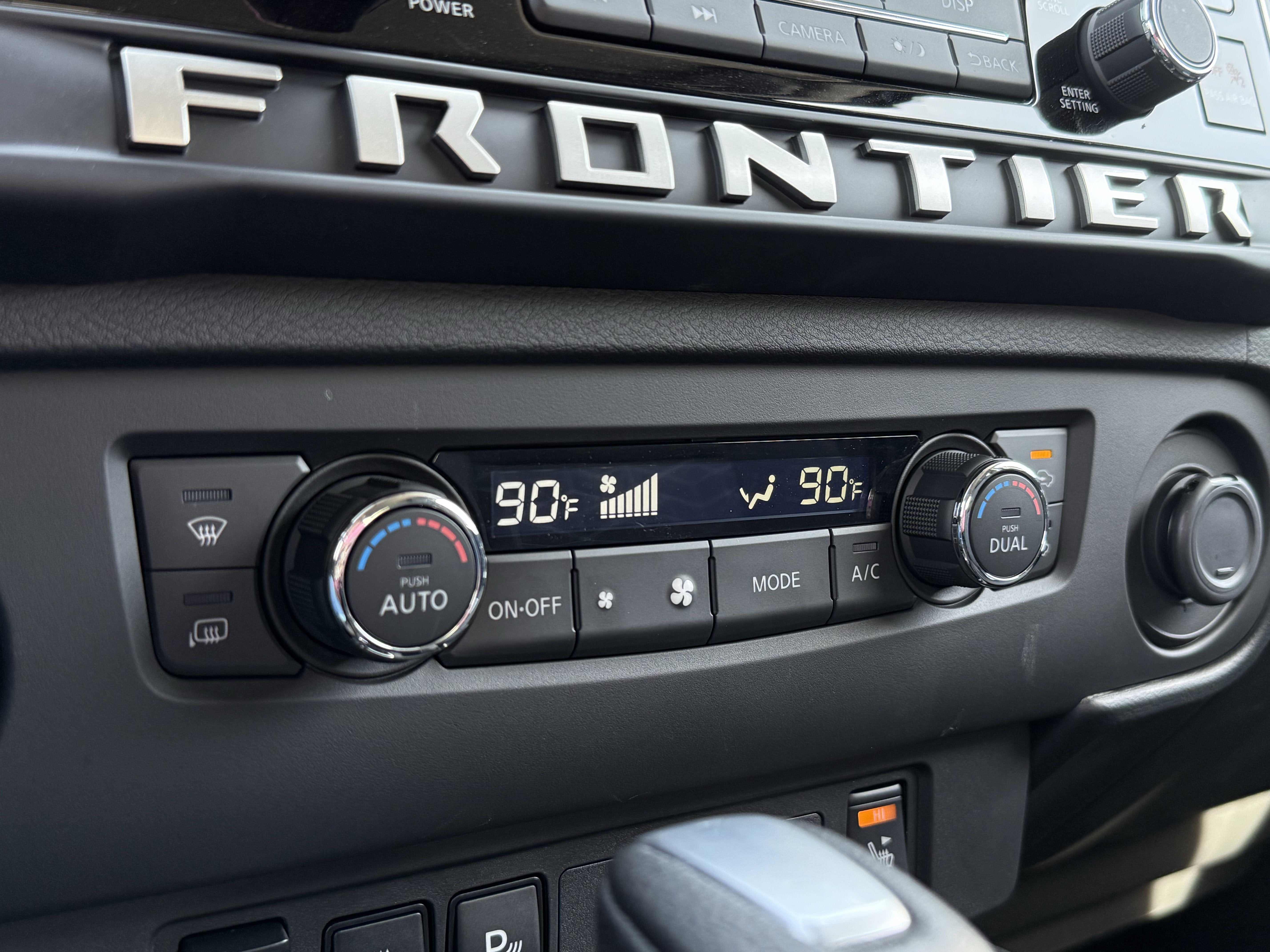 2025 Nissan Frontier SV