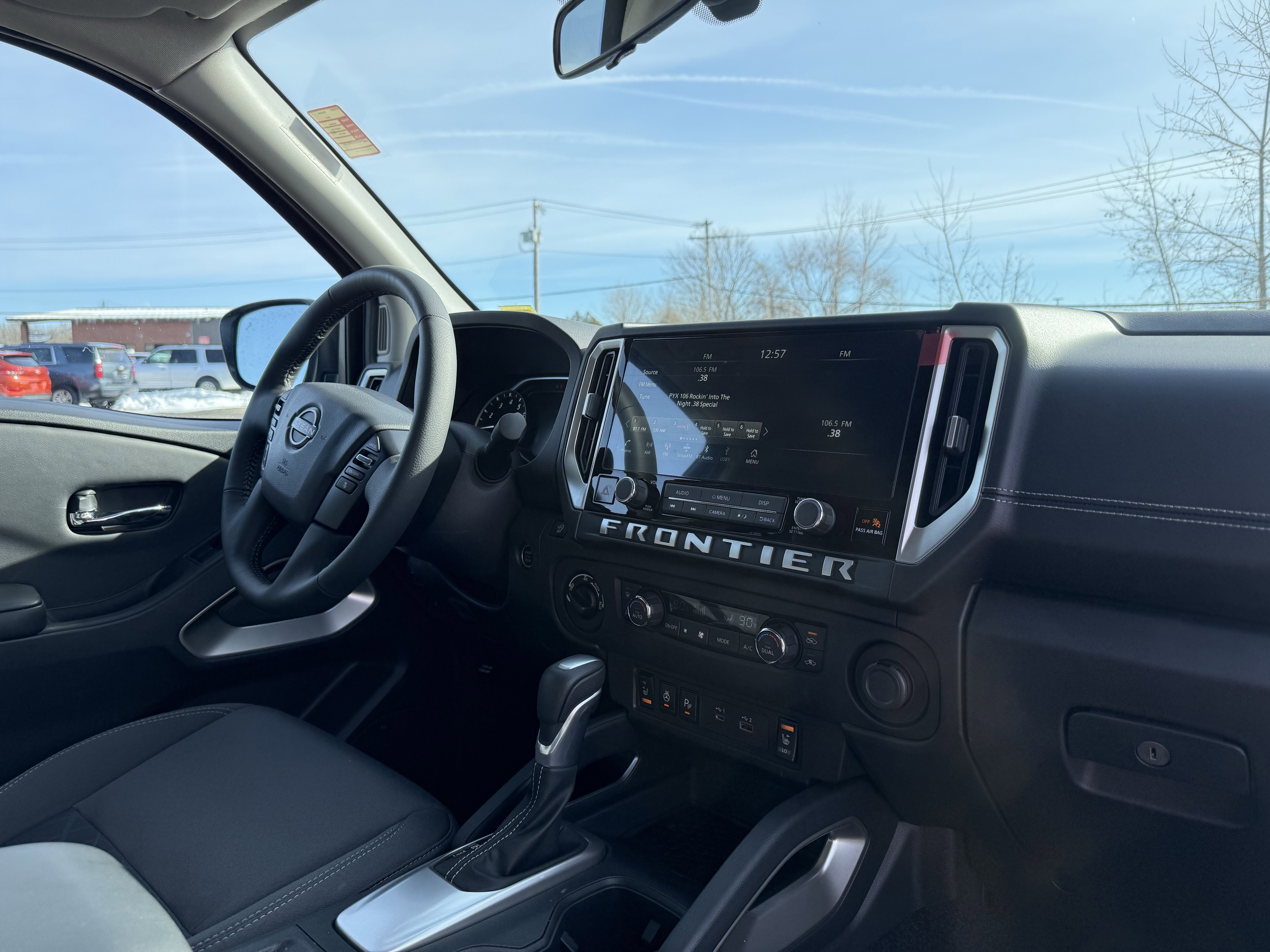 2025 Nissan Frontier SV