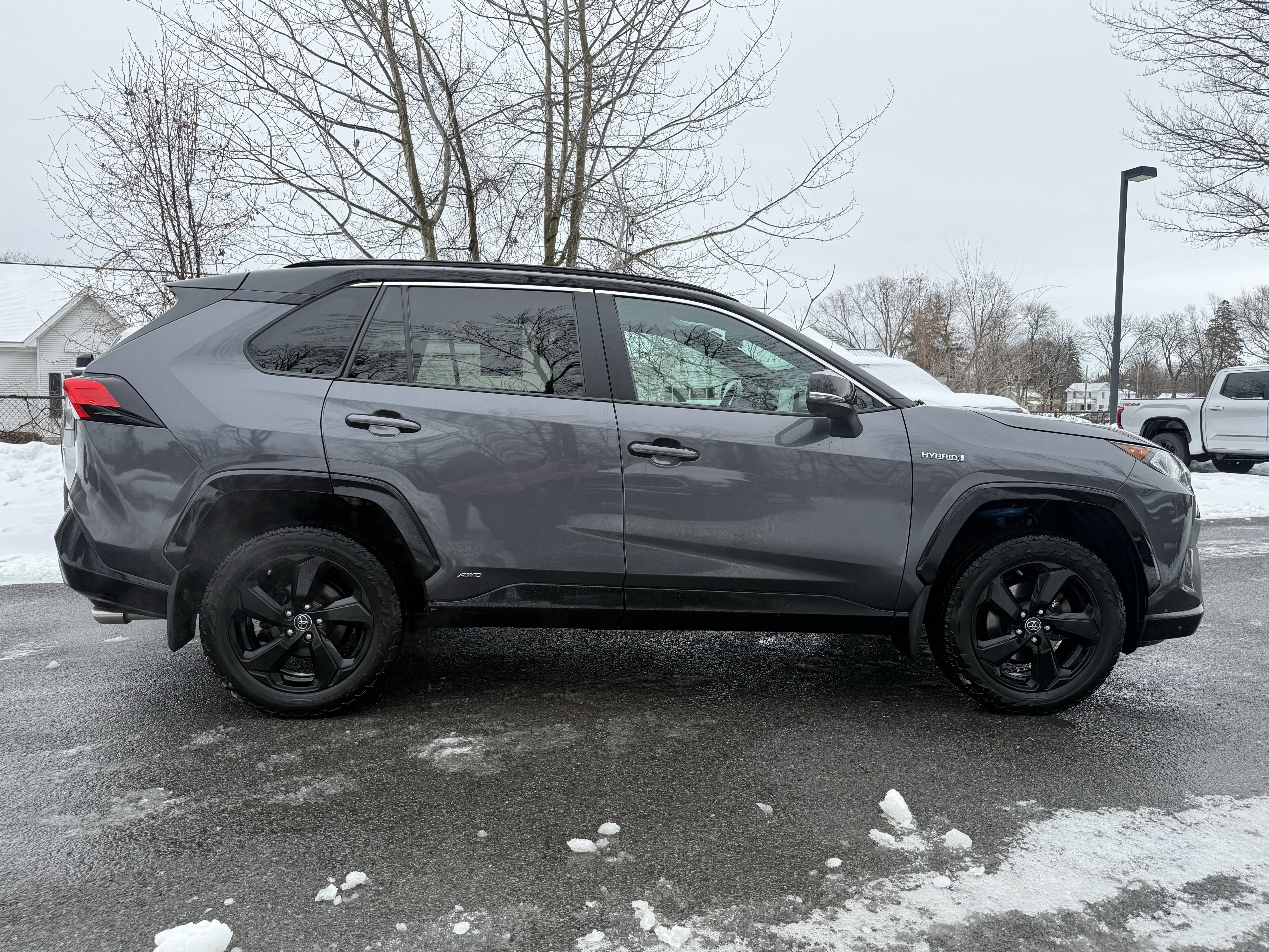 2019 Toyota RAV4 Hybrid XSE