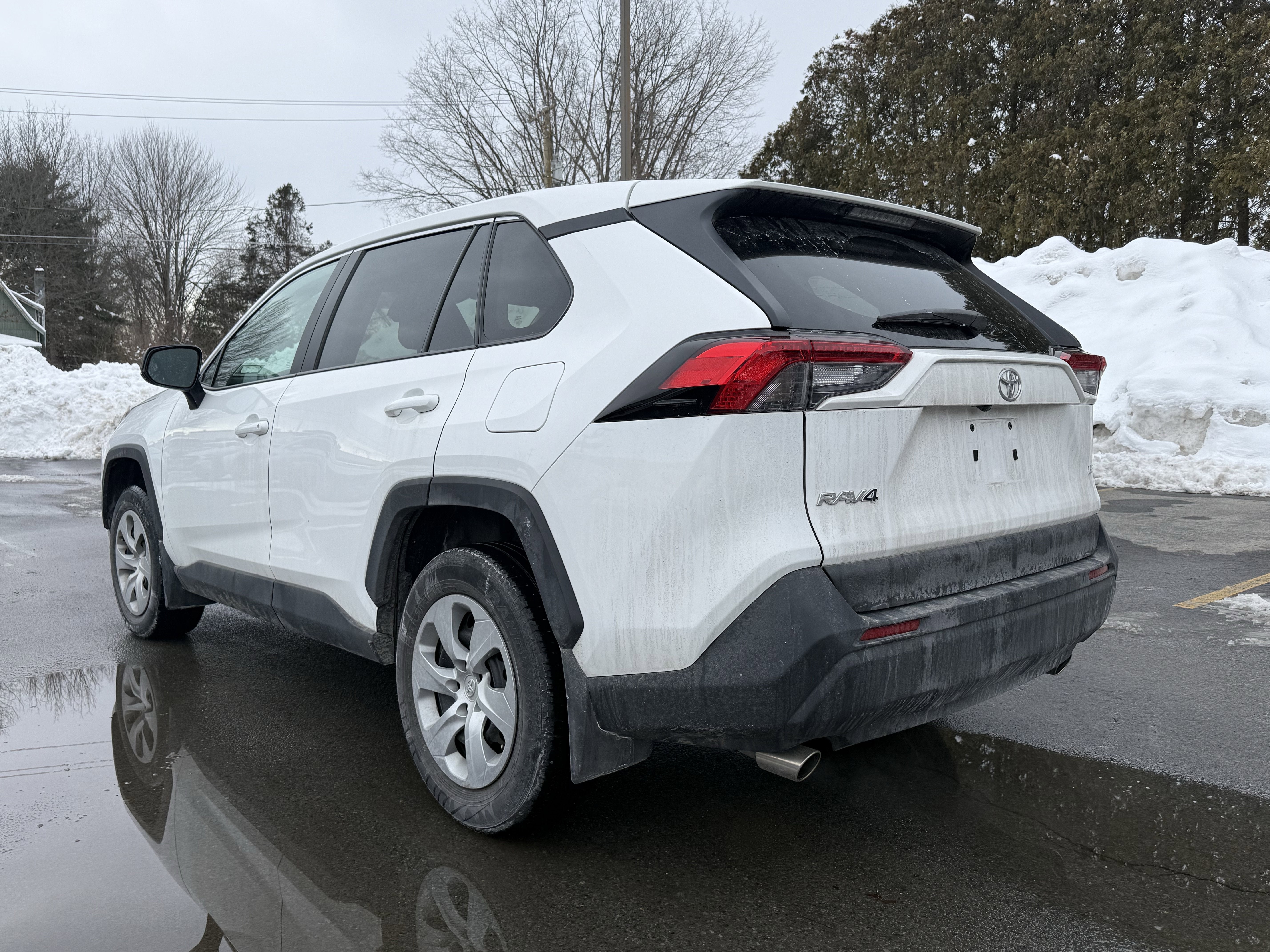 2023 Toyota RAV4 LE