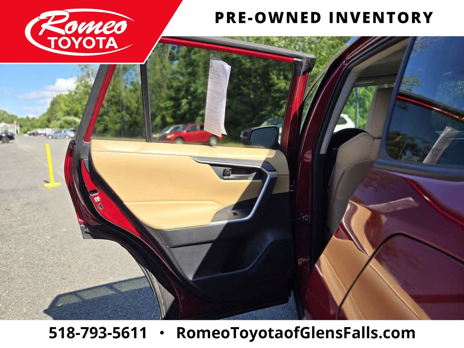 2020 Toyota RAV4 LE - Photo 24