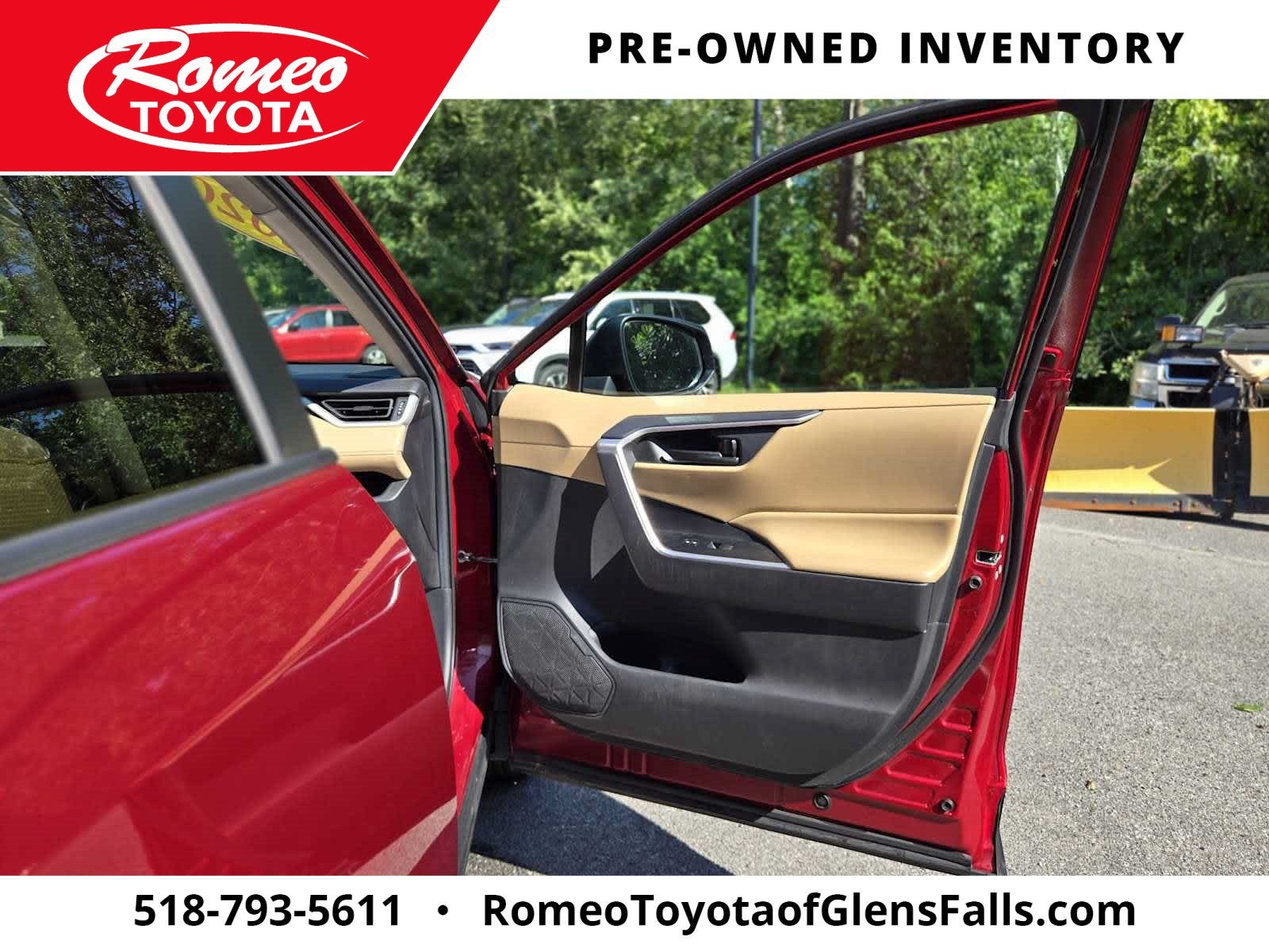 2020 Toyota RAV4 LE - Photo 32