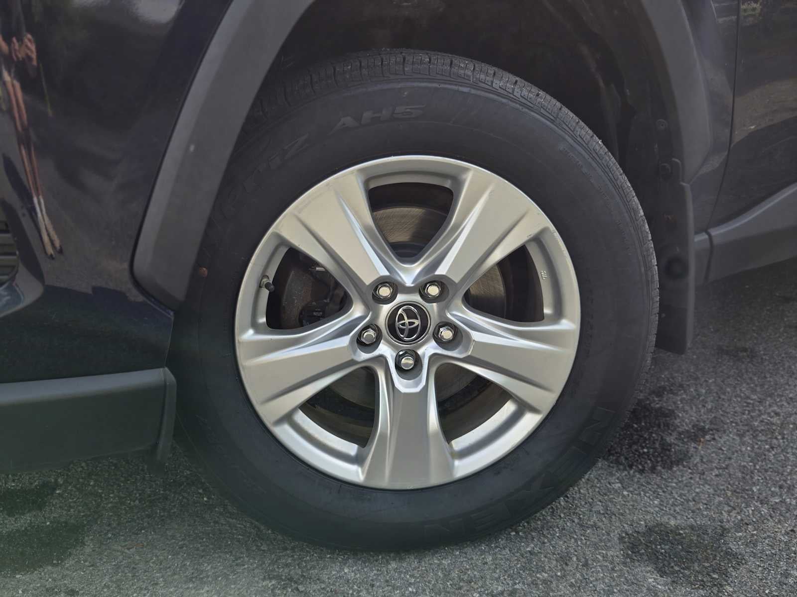 2019 Toyota RAV4 Hybrid XLE