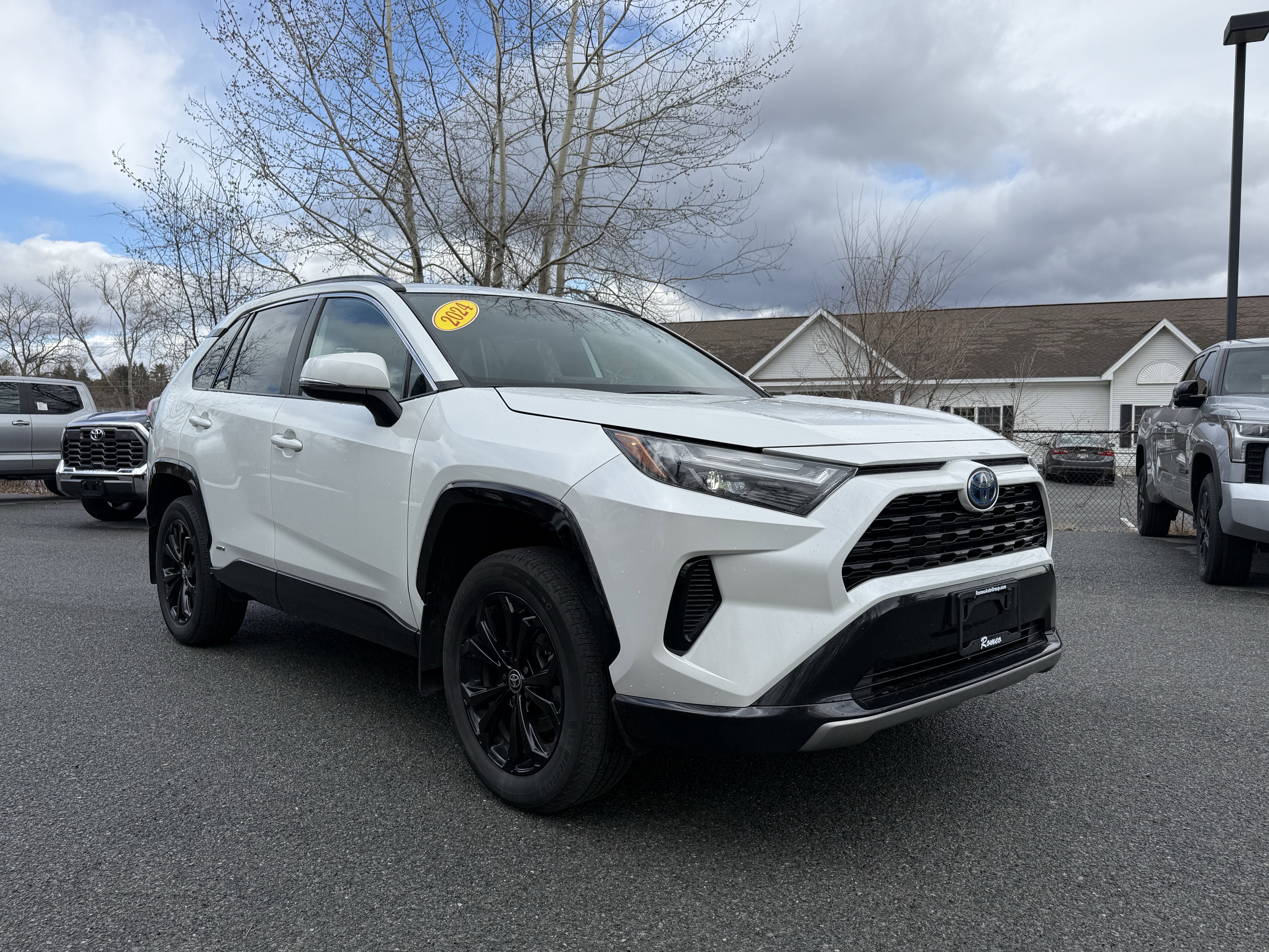 2024 Toyota RAV4 Hybrid SE