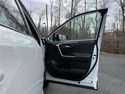 2024 Toyota RAV4 Hybrid SE