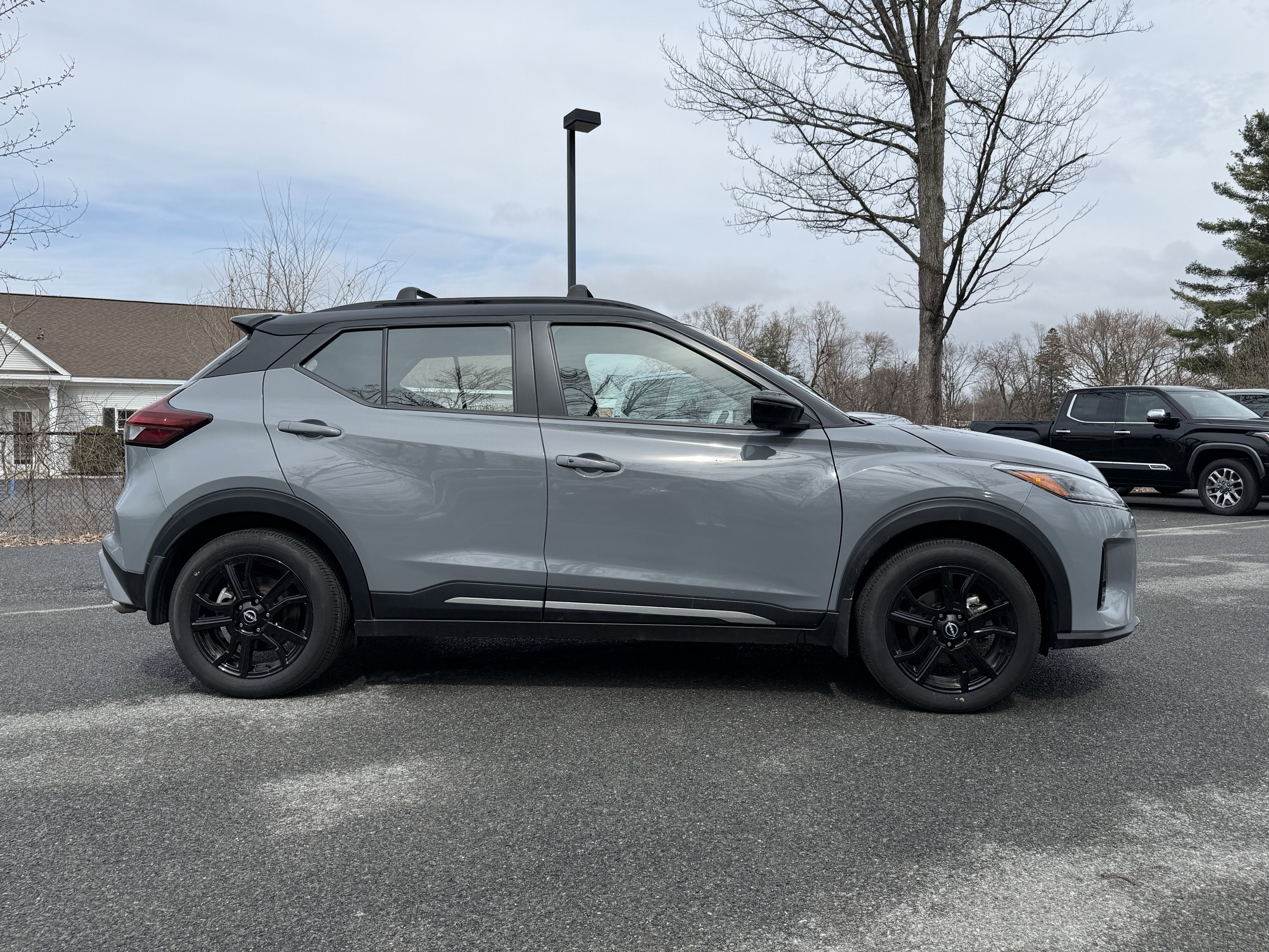 2024 Nissan Kicks SR