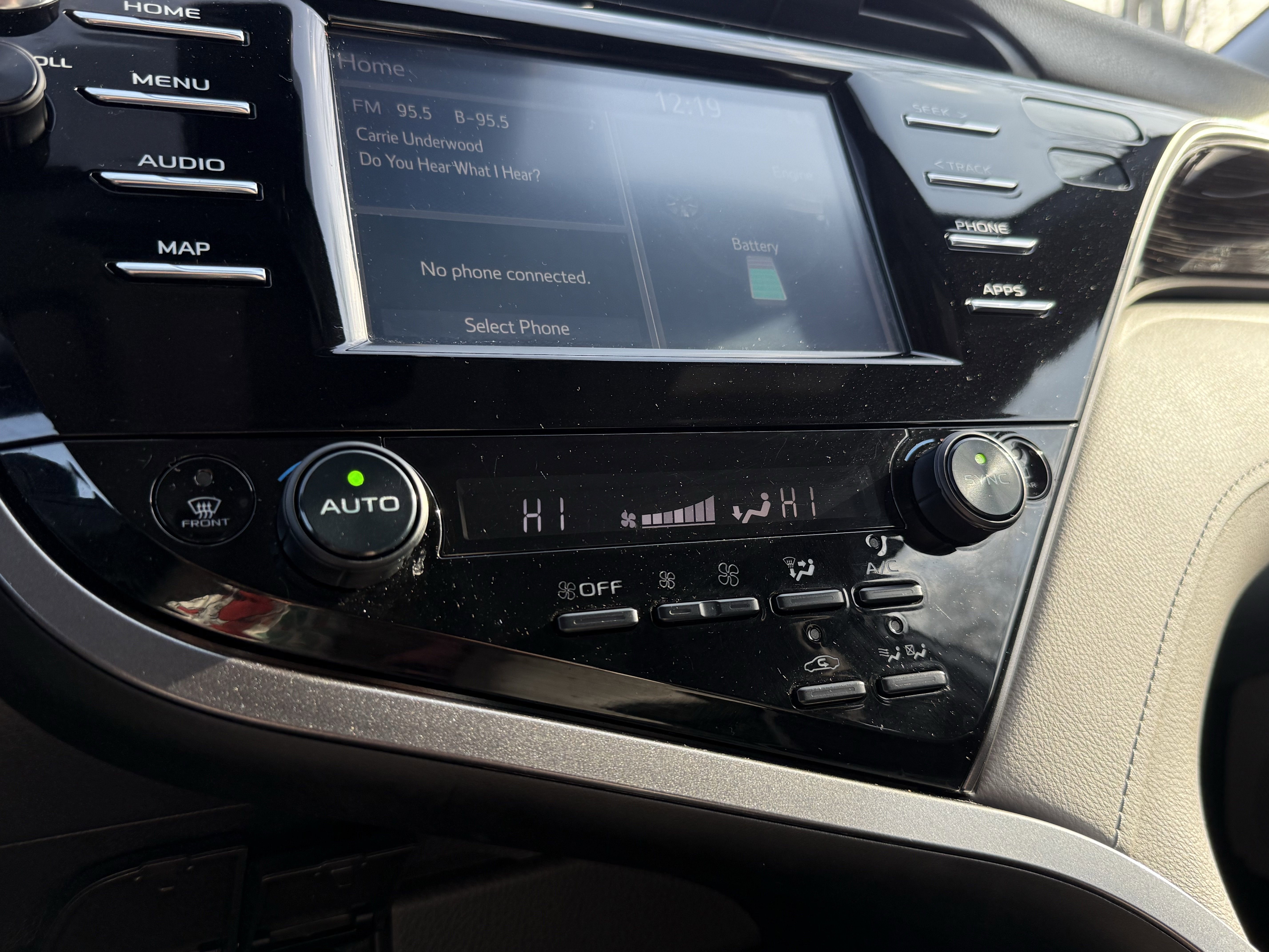 2019 Toyota Camry Hybrid LE