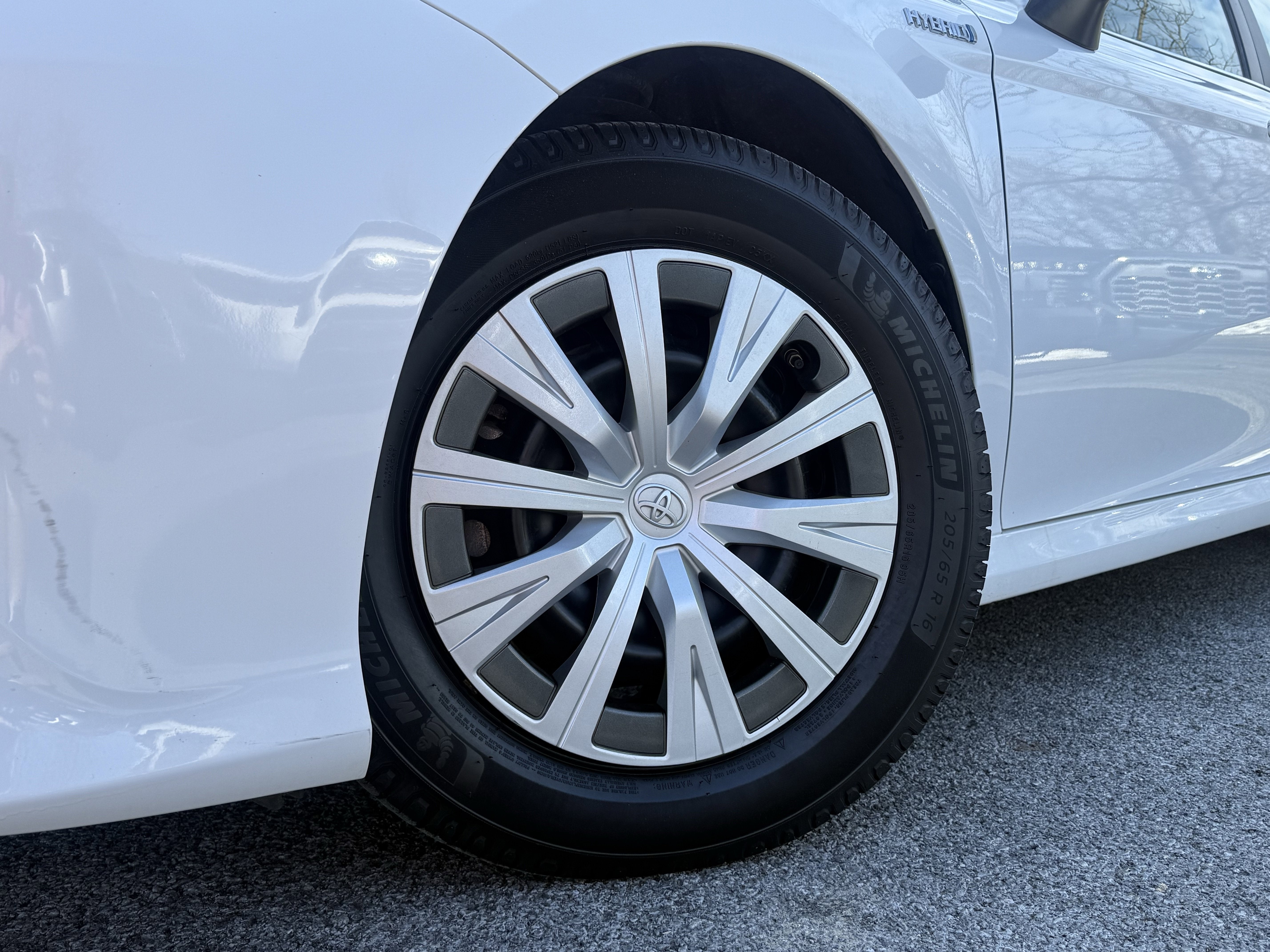 2019 Toyota Camry Hybrid LE