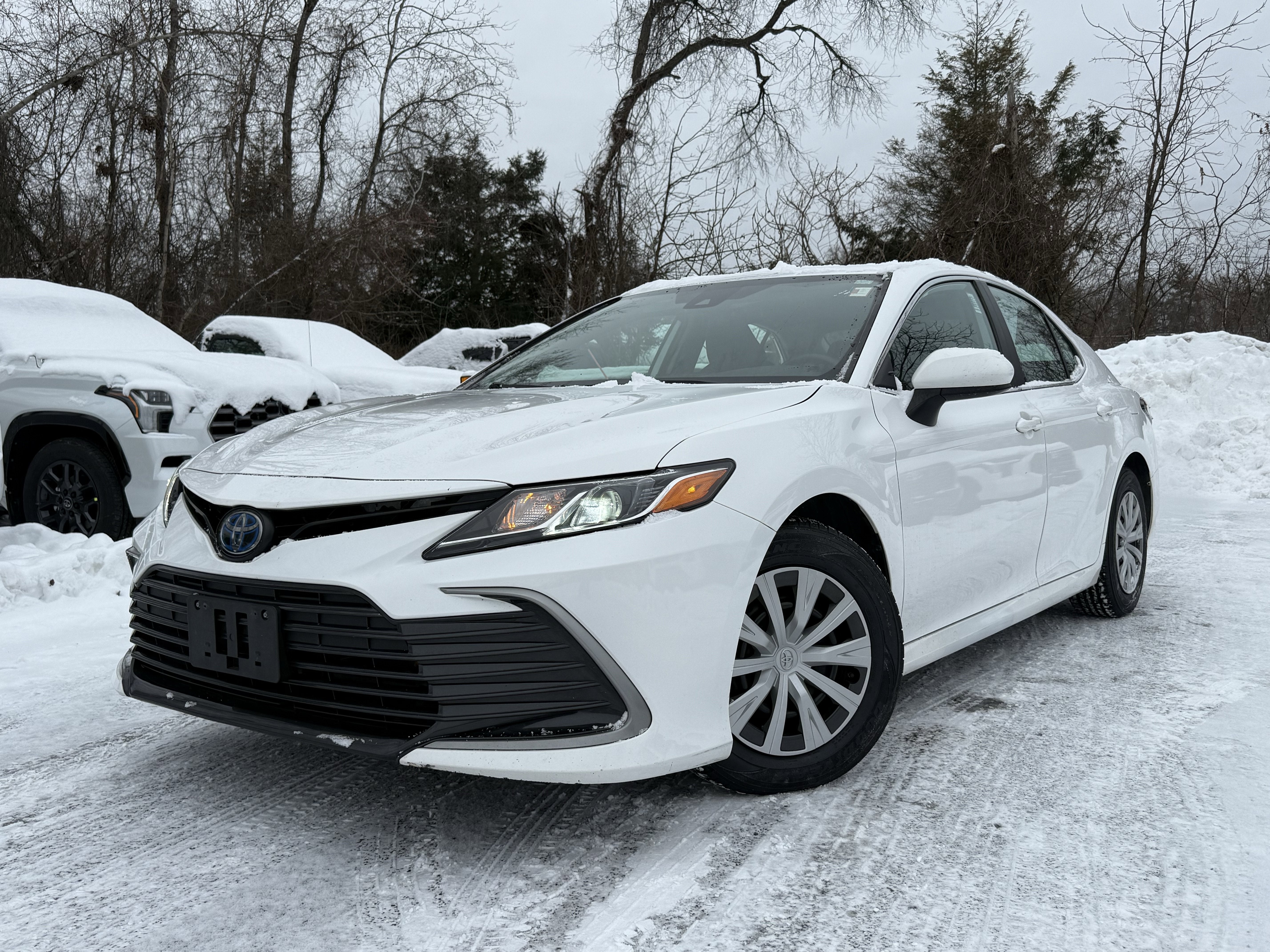2022 Toyota Camry Hybrid LE