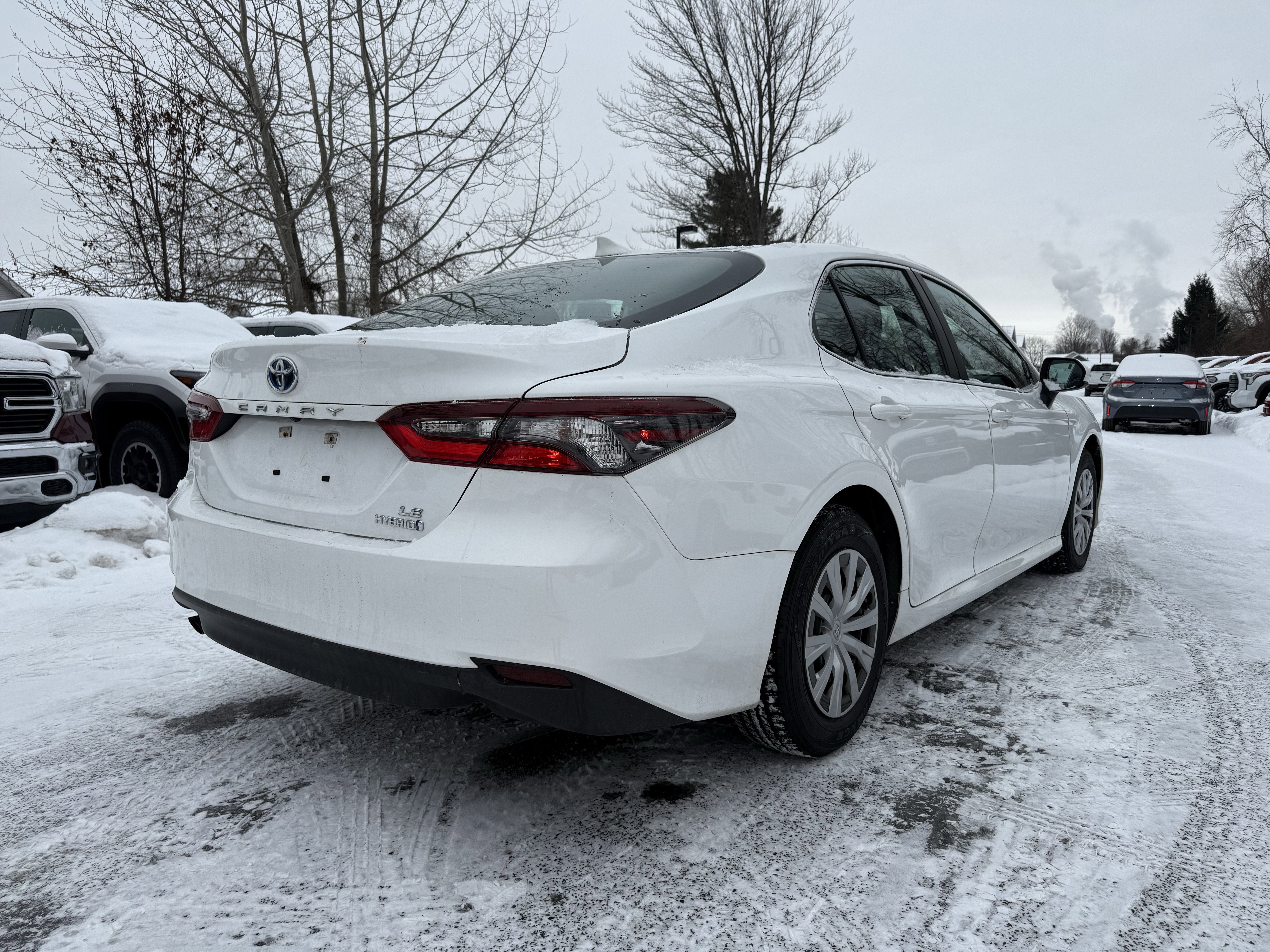 2022 Toyota Camry Hybrid LE