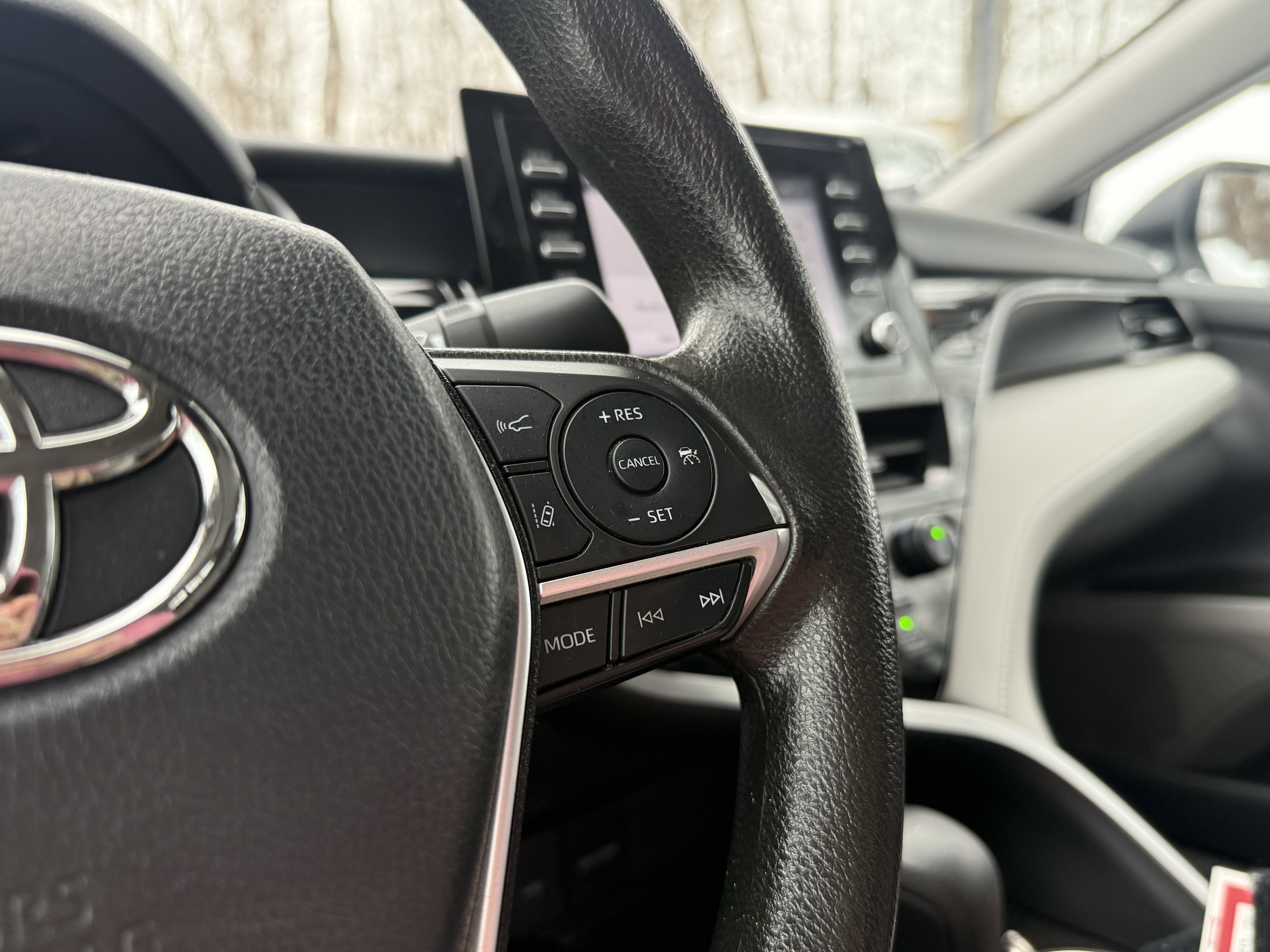 2022 Toyota Camry Hybrid LE