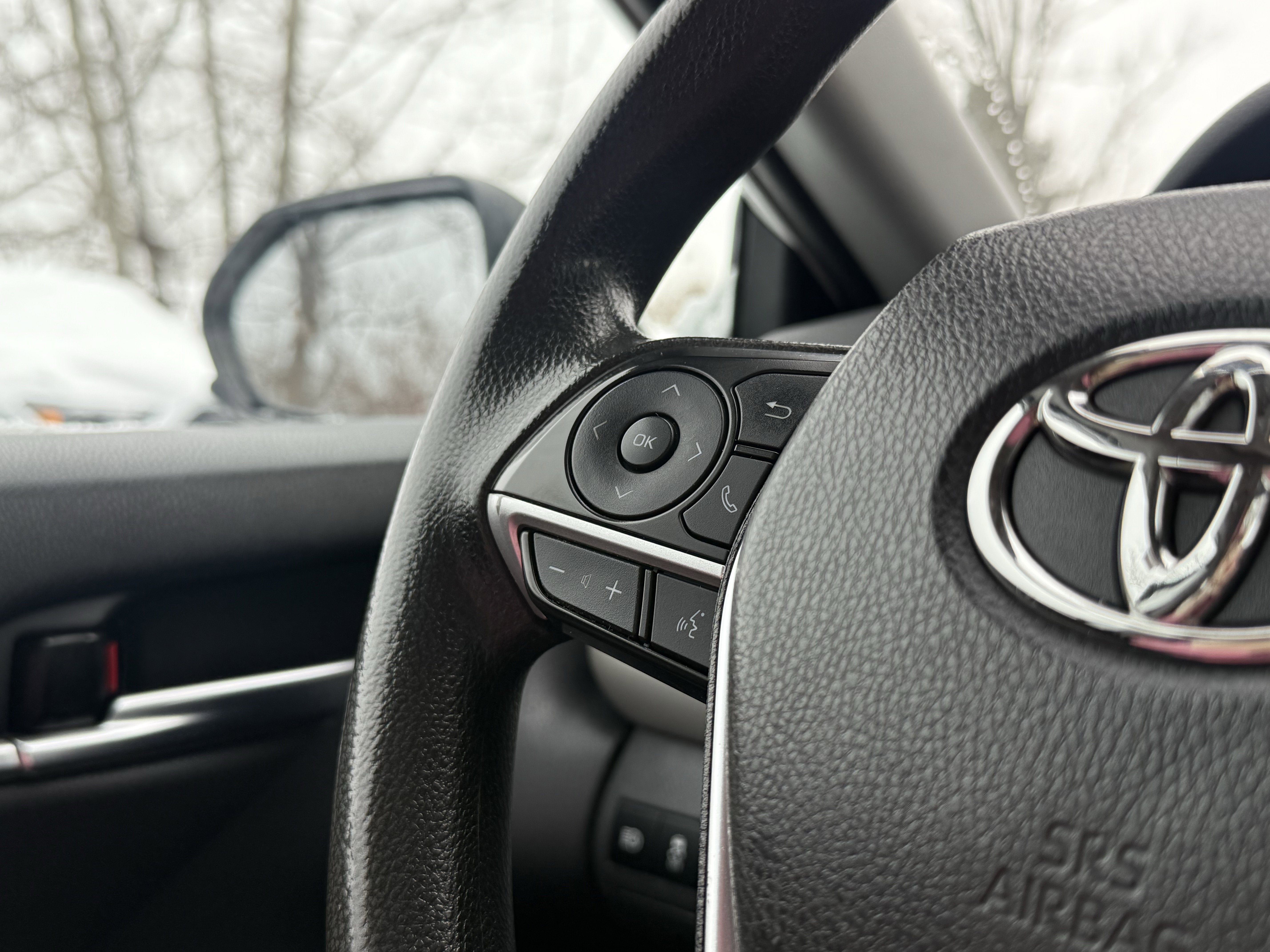 2022 Toyota Camry Hybrid LE