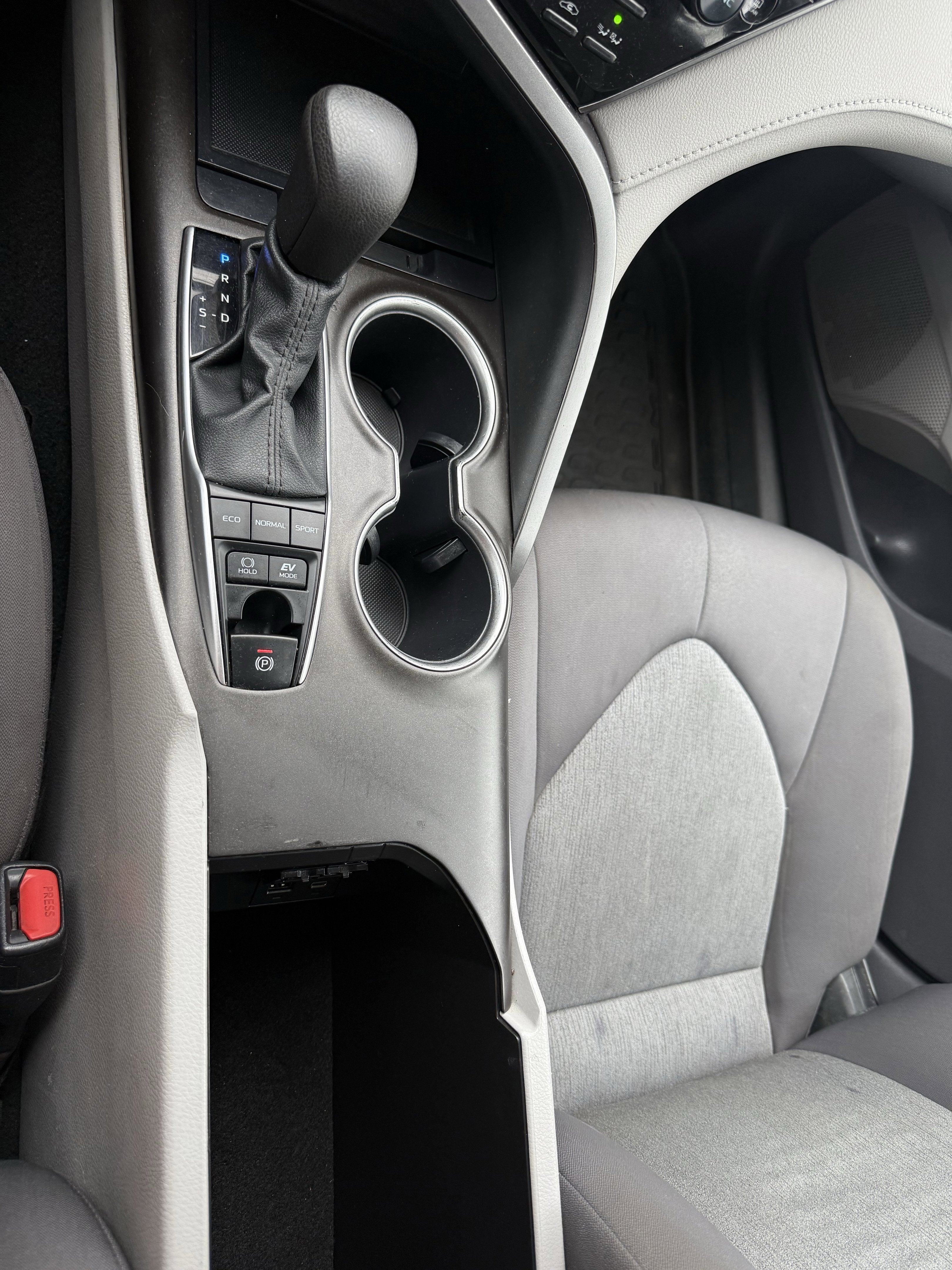 2022 Toyota Camry Hybrid LE