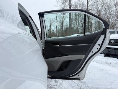 2022 Toyota Camry Hybrid LE