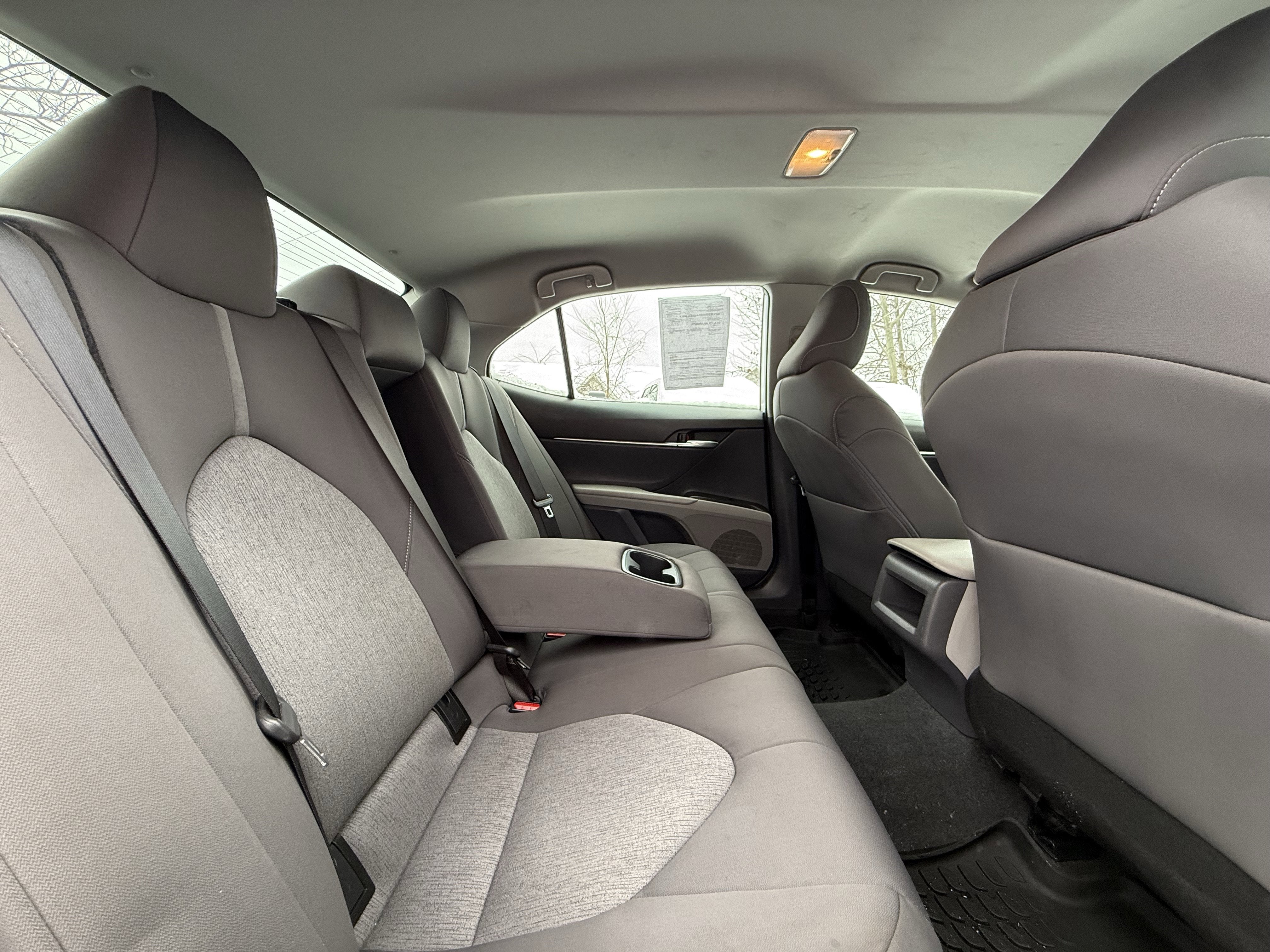 2022 Toyota Camry Hybrid LE