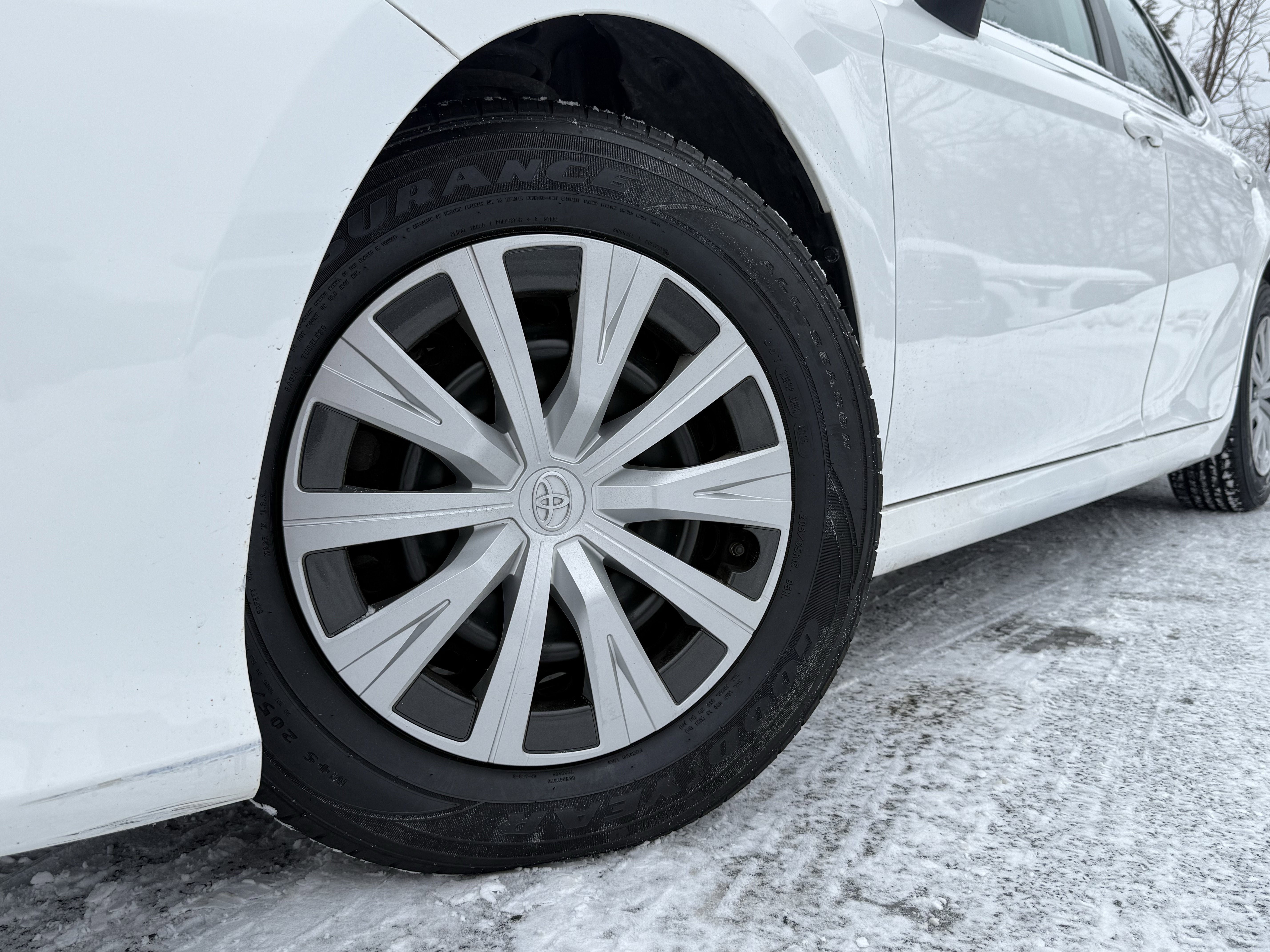 2022 Toyota Camry Hybrid LE