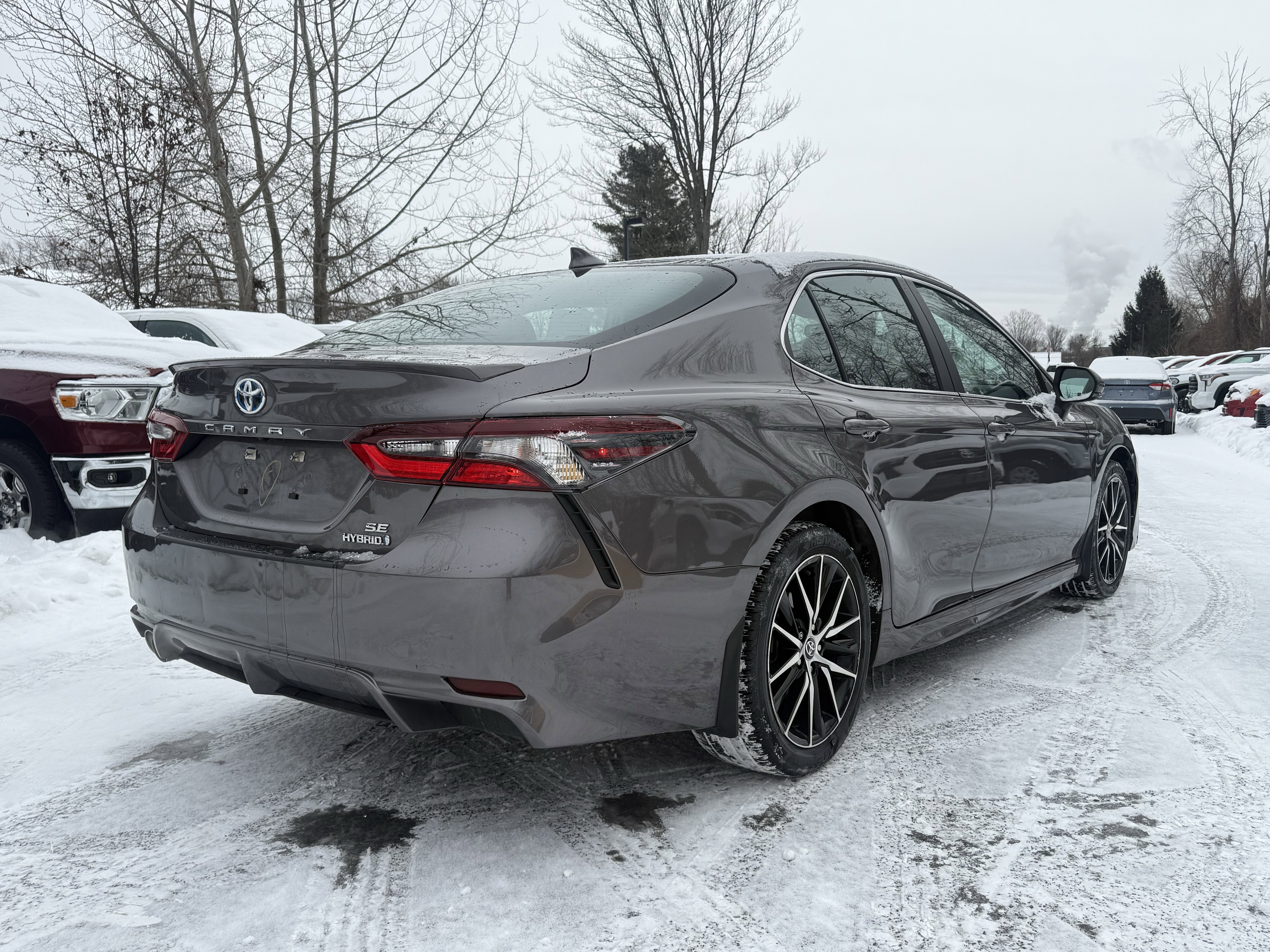 2022 Toyota Camry Hybrid SE