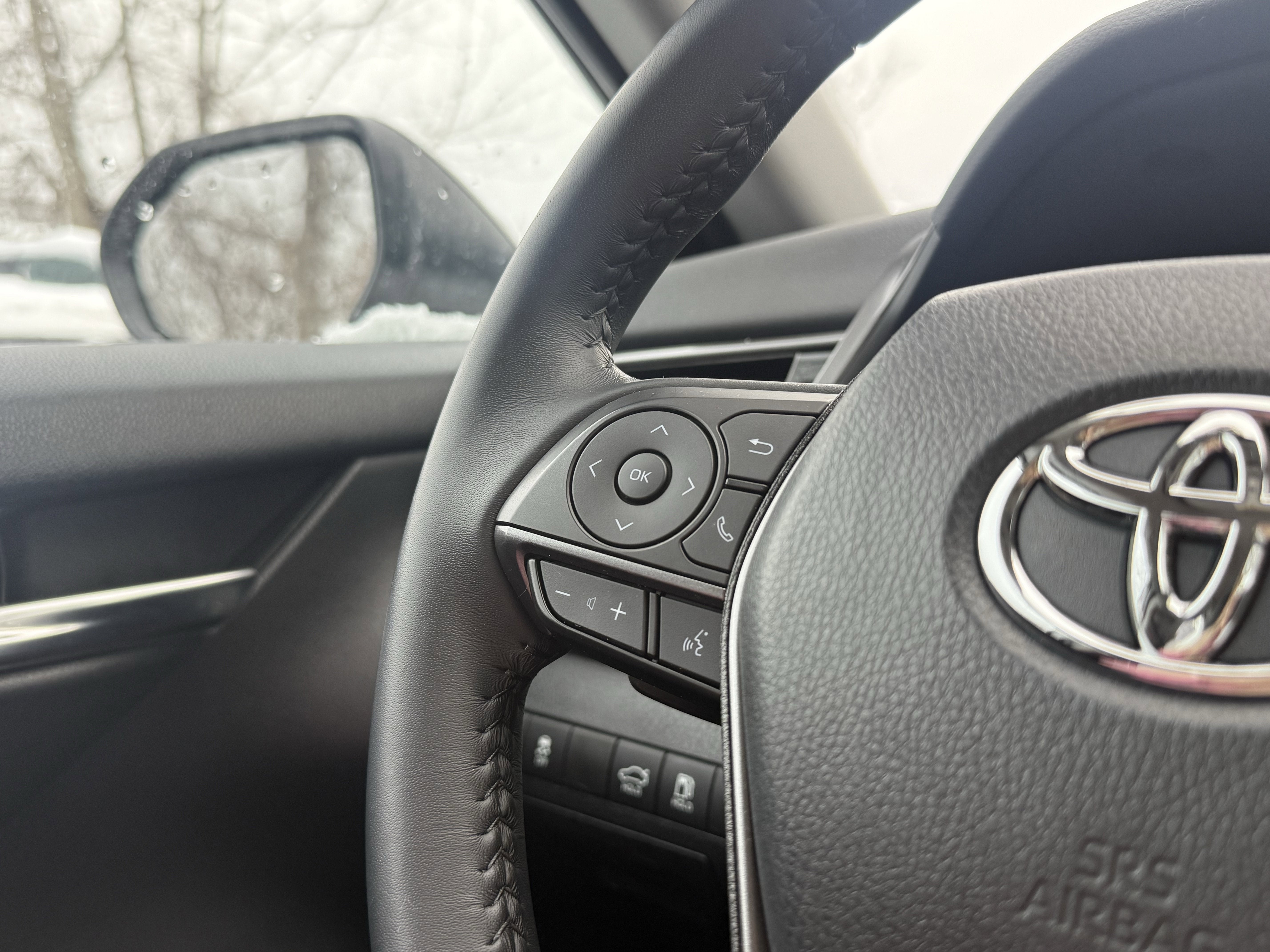 2022 Toyota Camry Hybrid SE