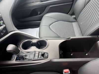 2022 Toyota Camry Hybrid SE