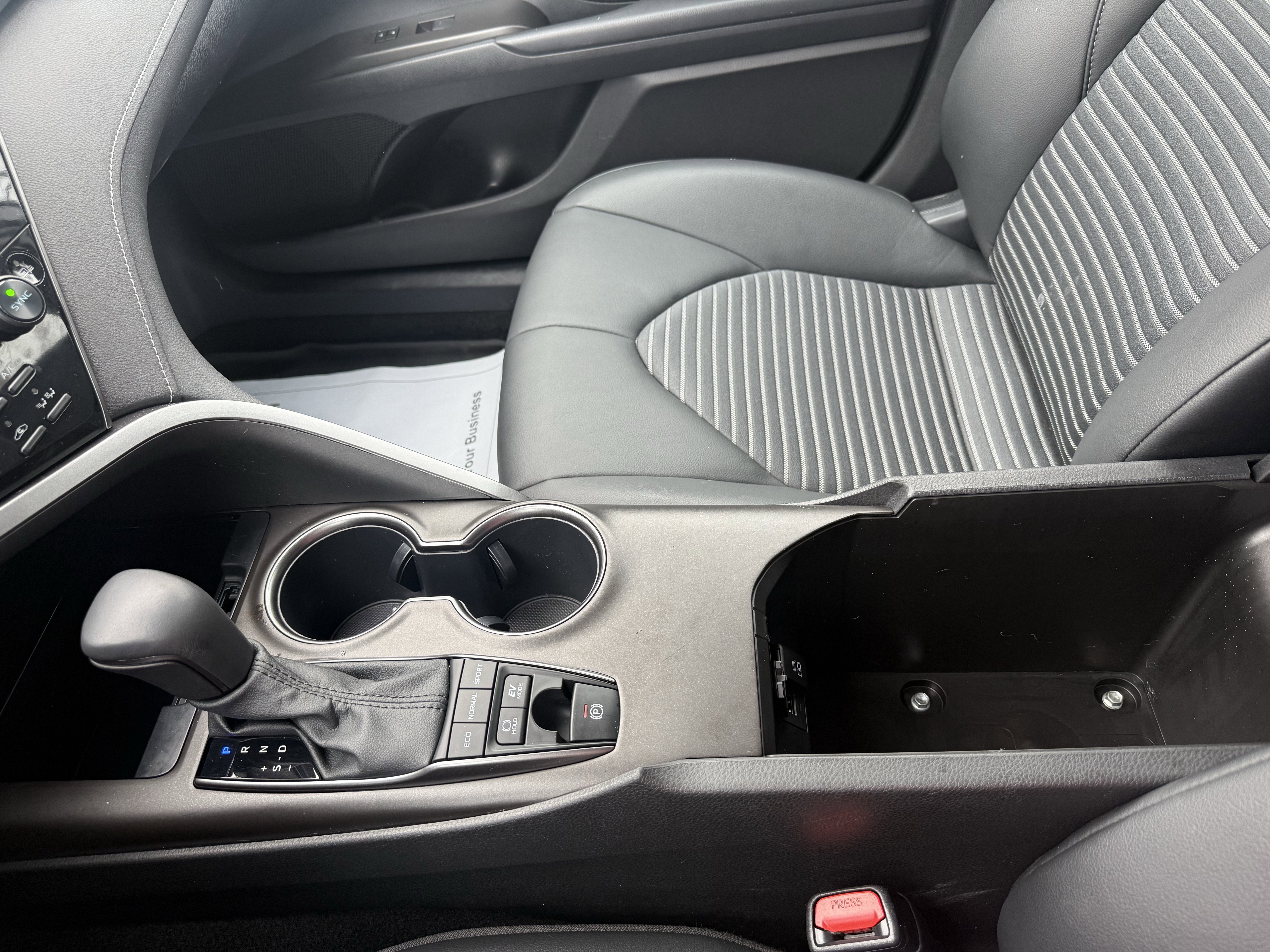 2022 Toyota Camry Hybrid SE