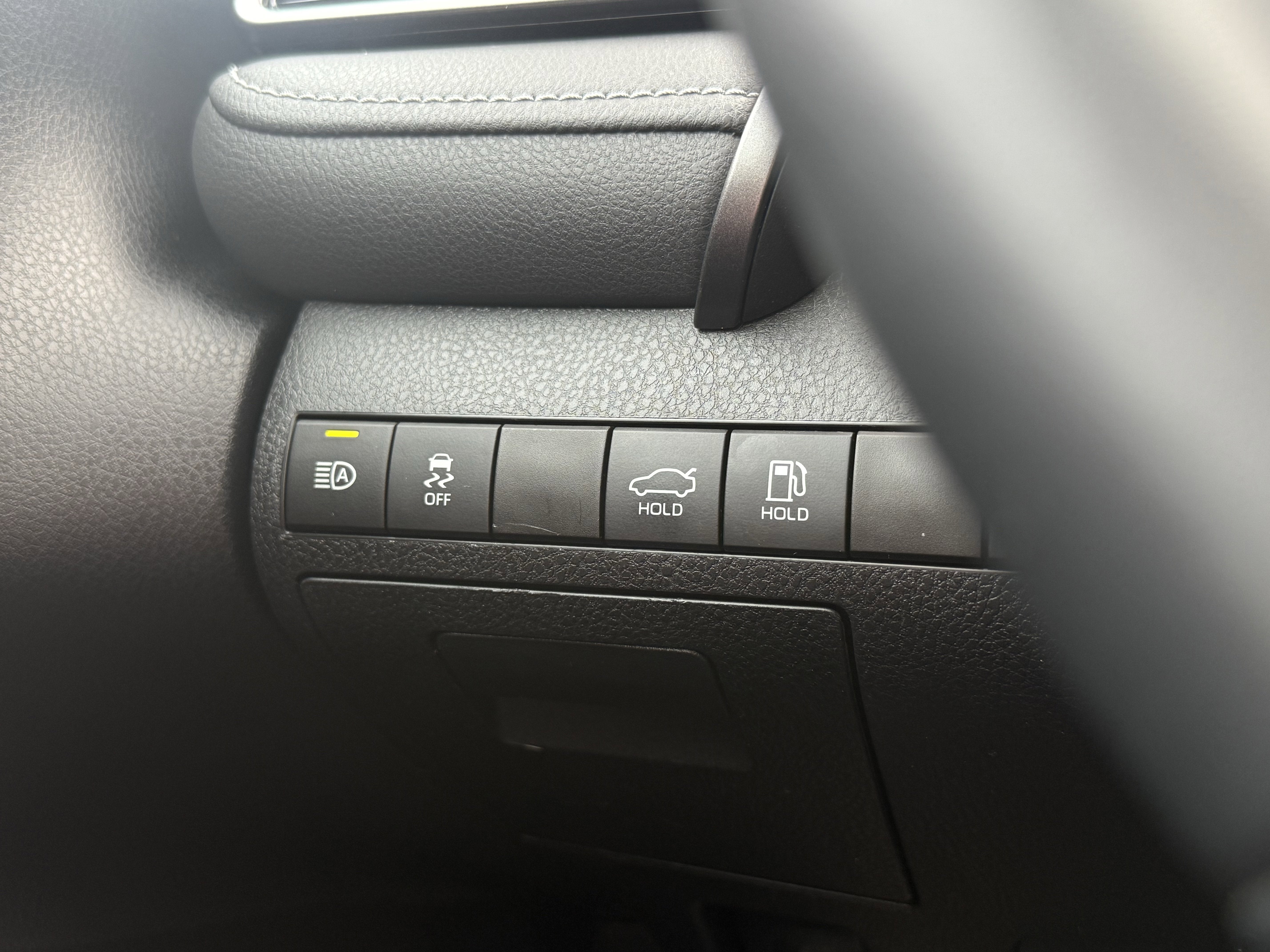 2022 Toyota Camry Hybrid SE