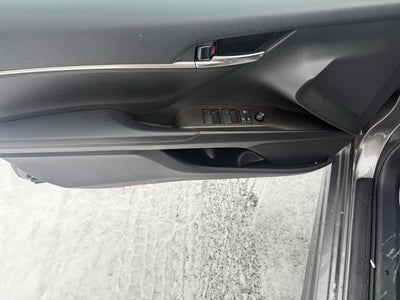 2022 Toyota Camry Hybrid SE