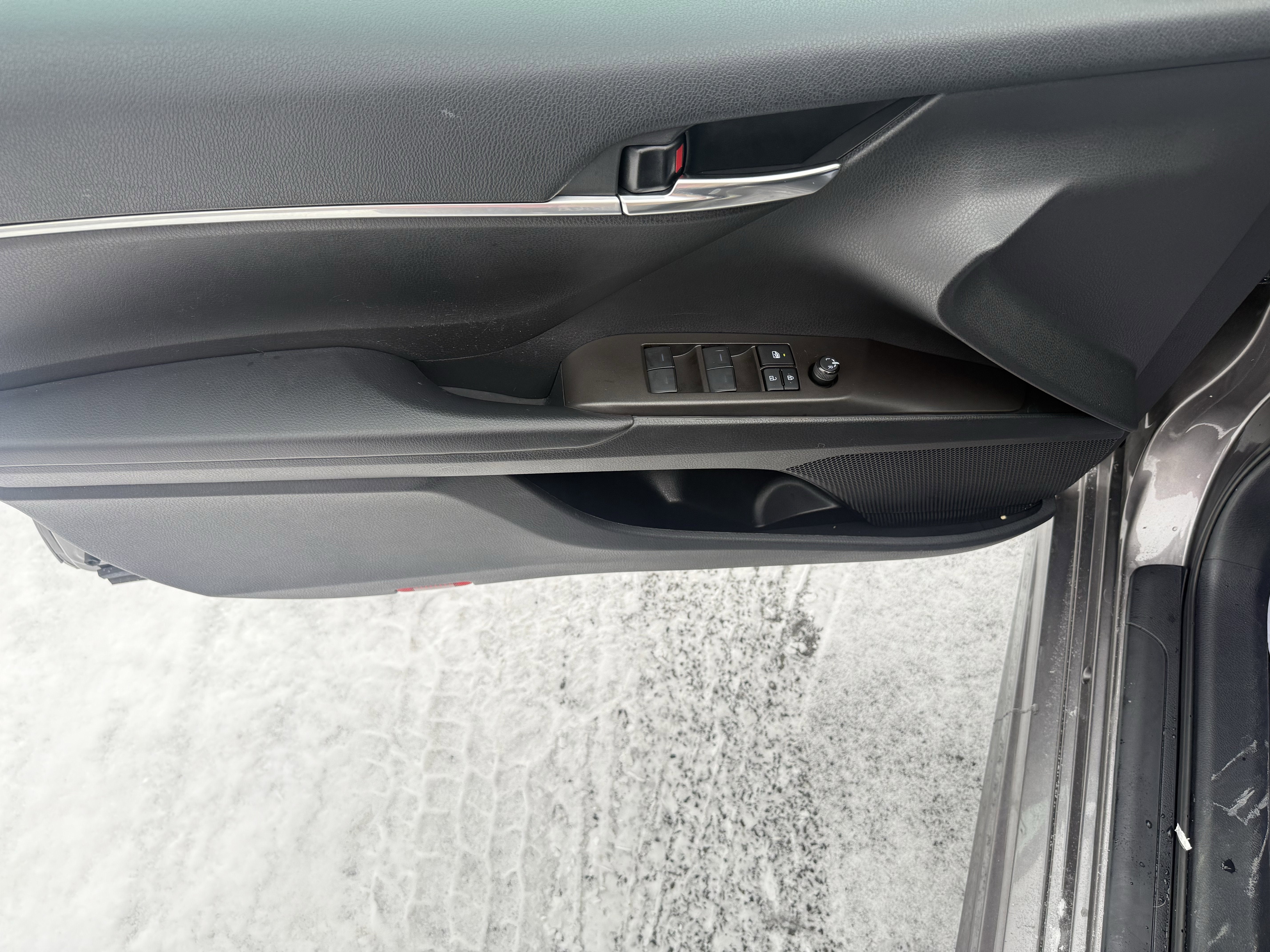 2022 Toyota Camry Hybrid SE