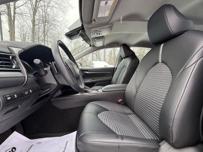 2022 Toyota Camry Hybrid SE