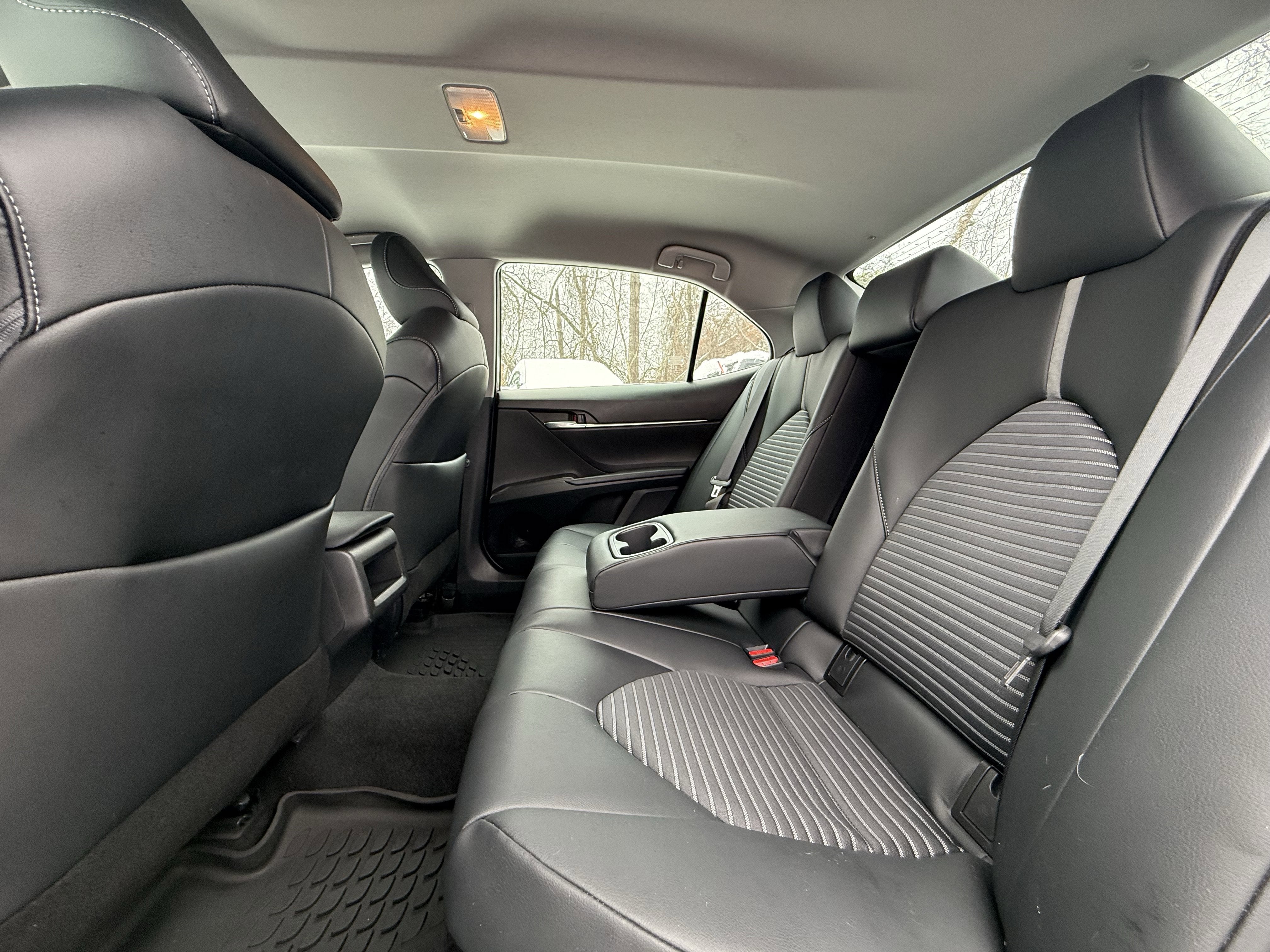 2022 Toyota Camry Hybrid SE