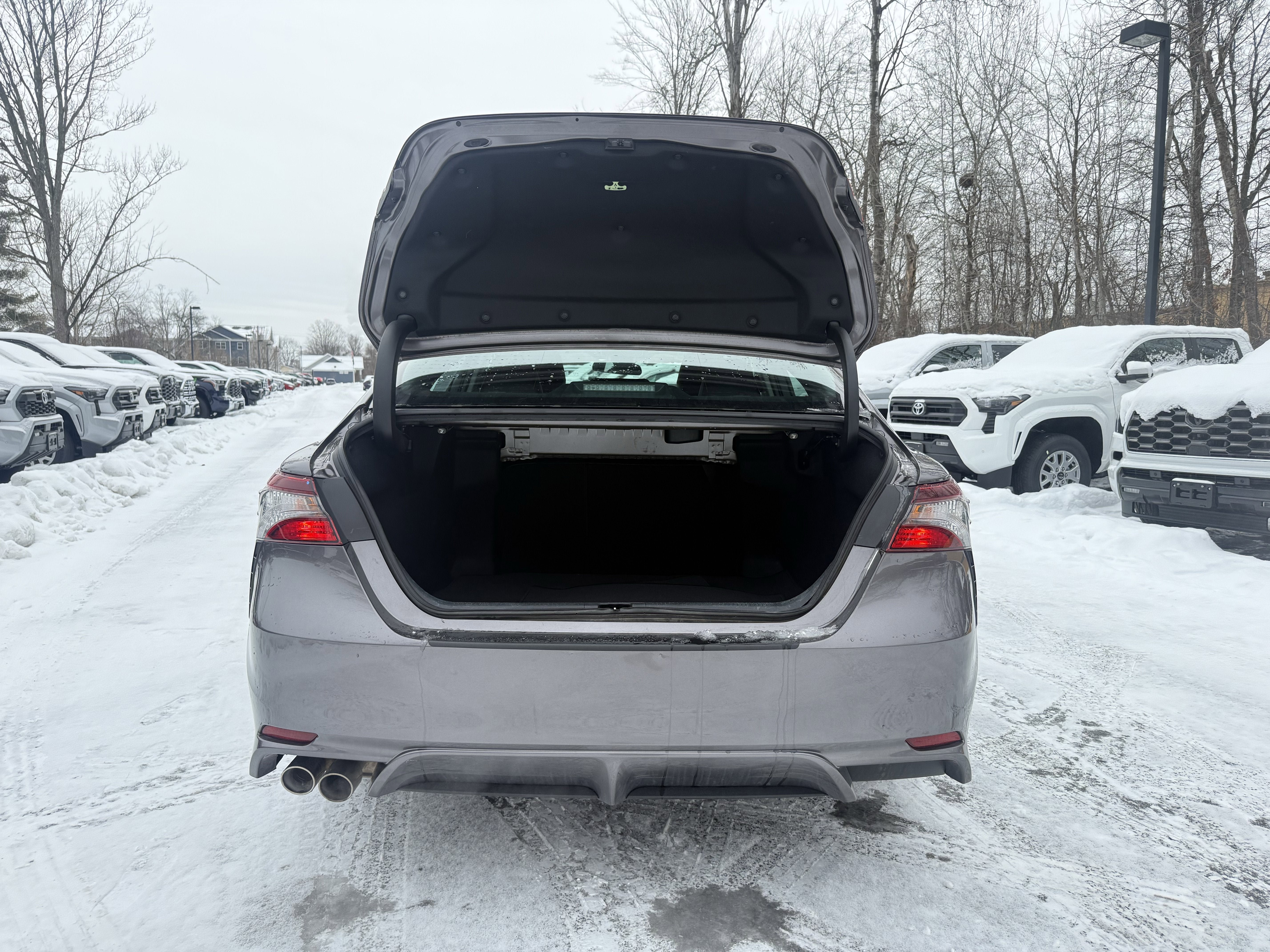 2022 Toyota Camry Hybrid SE