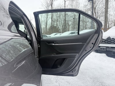 2022 Toyota Camry Hybrid SE