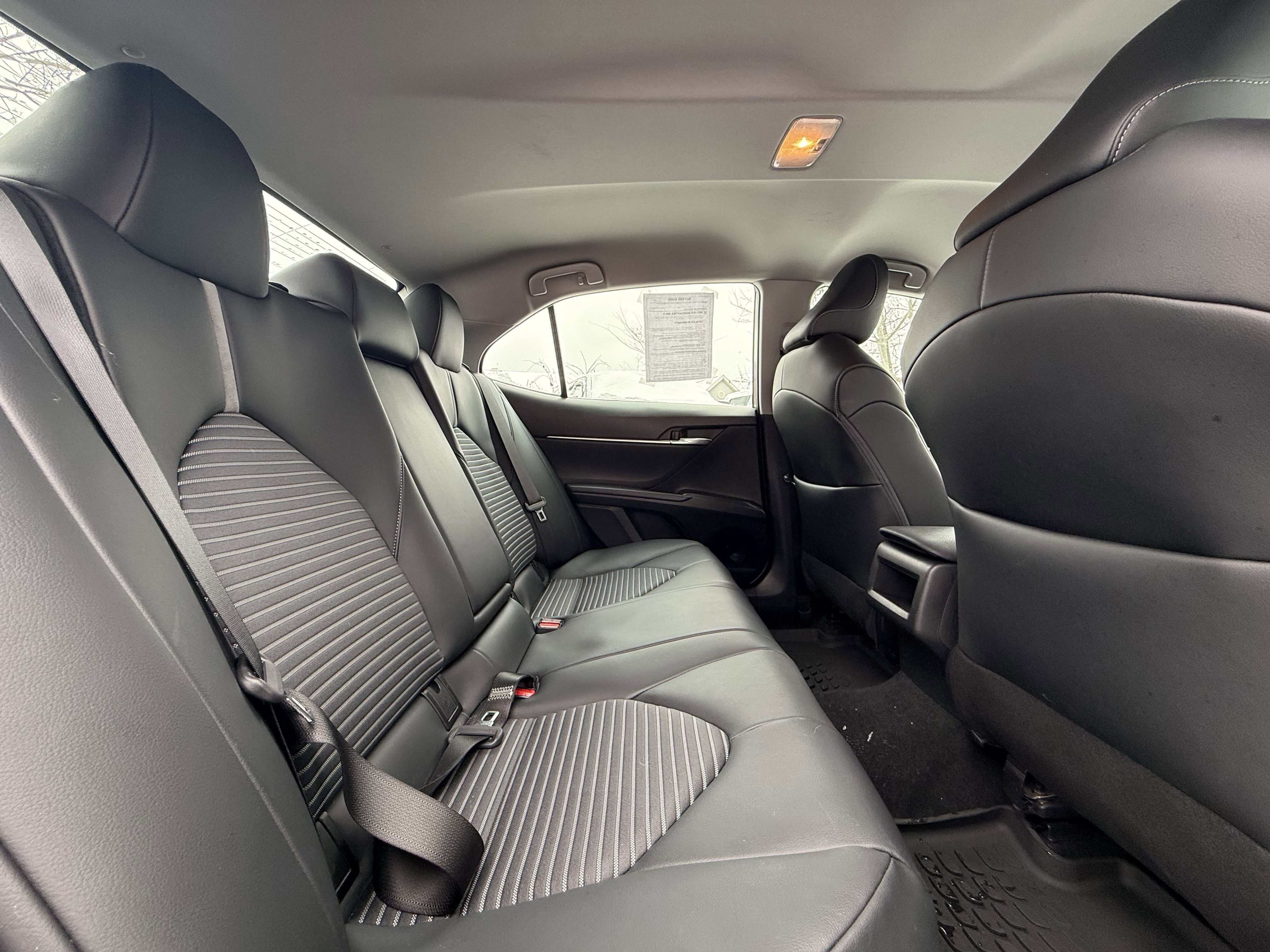 2022 Toyota Camry Hybrid SE