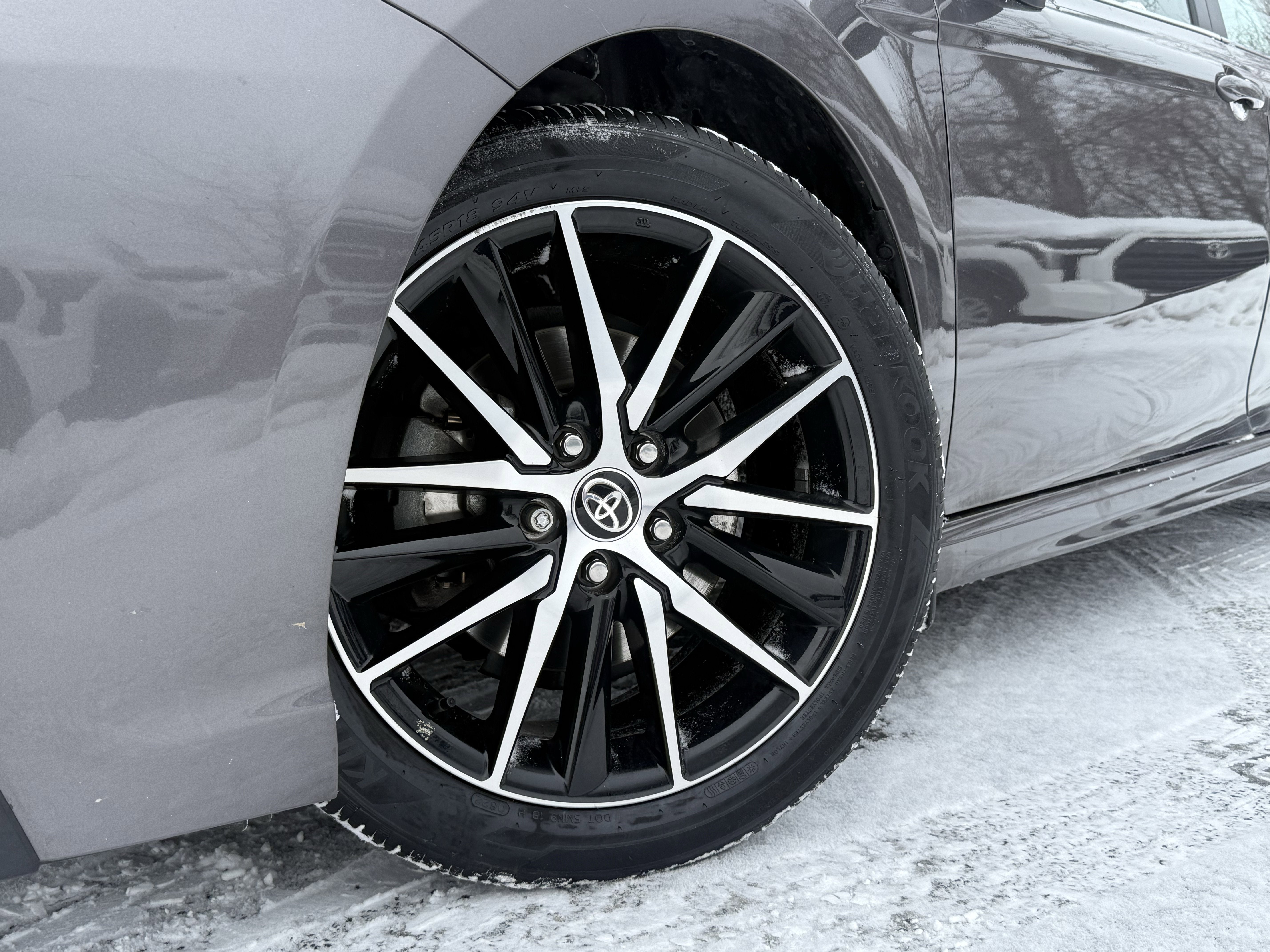 2022 Toyota Camry Hybrid SE