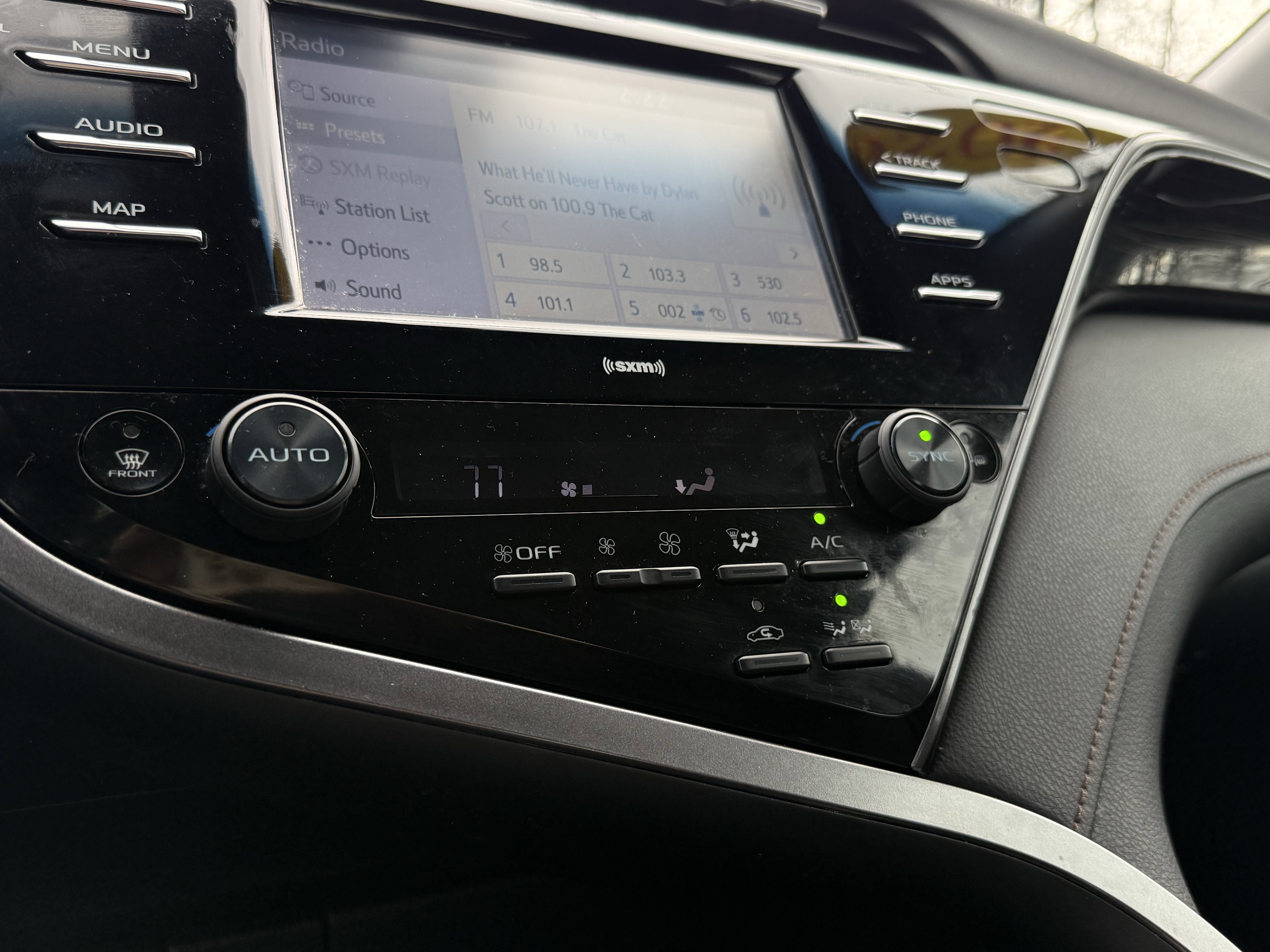 2020 Toyota Camry Hybrid LE