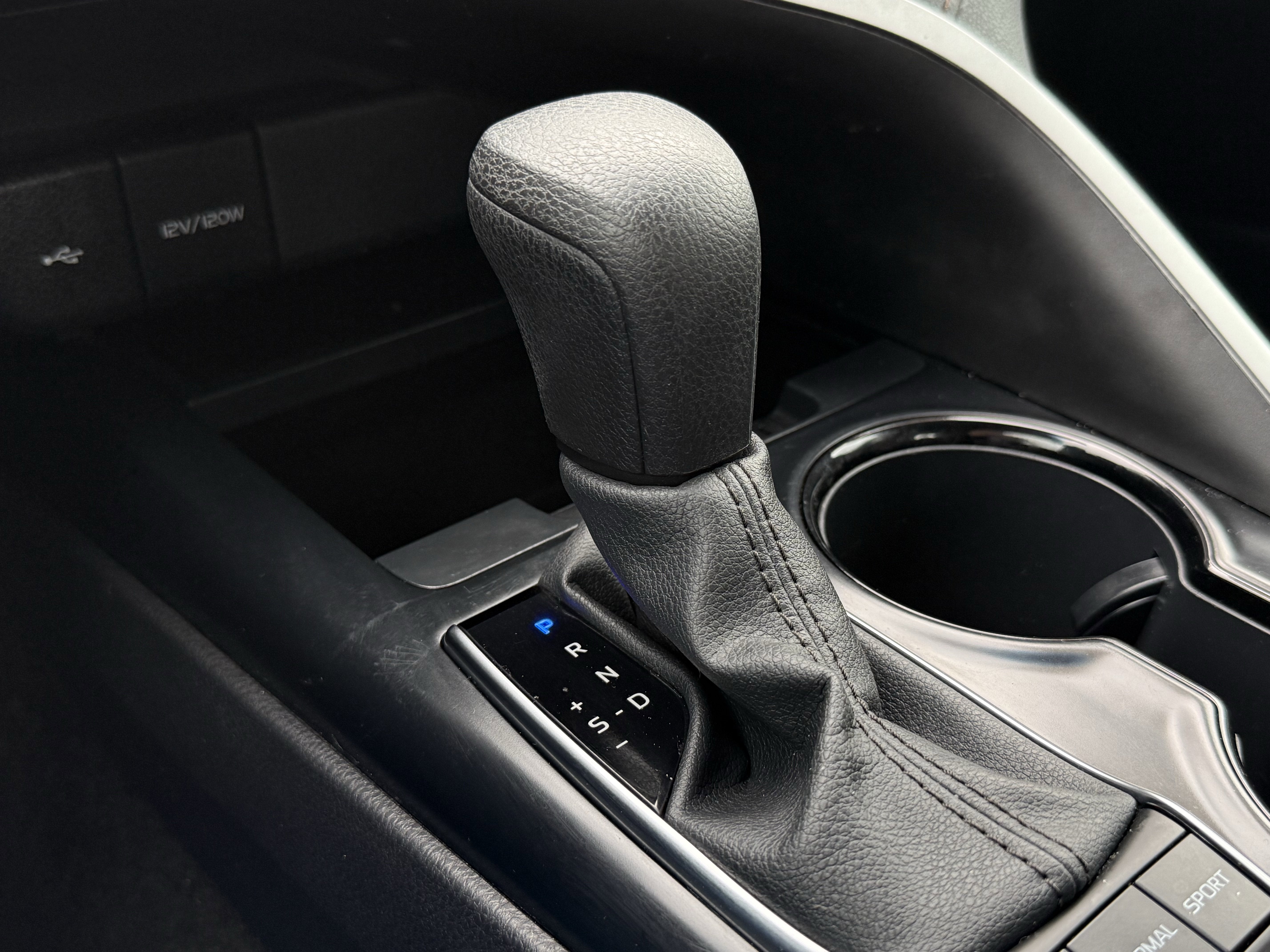 2020 Toyota Camry Hybrid LE