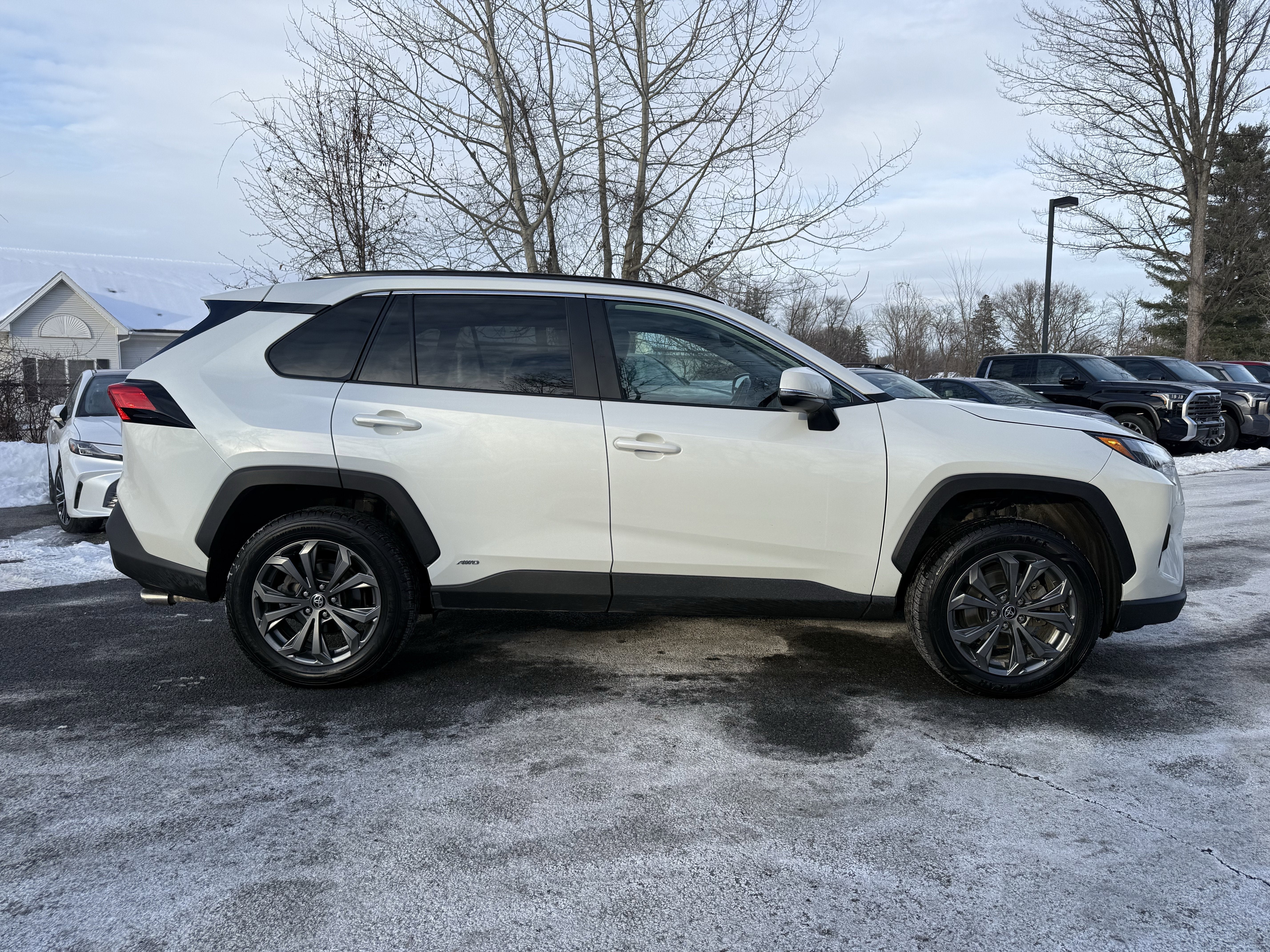 2022 Toyota RAV4 Hybrid XLE Premium